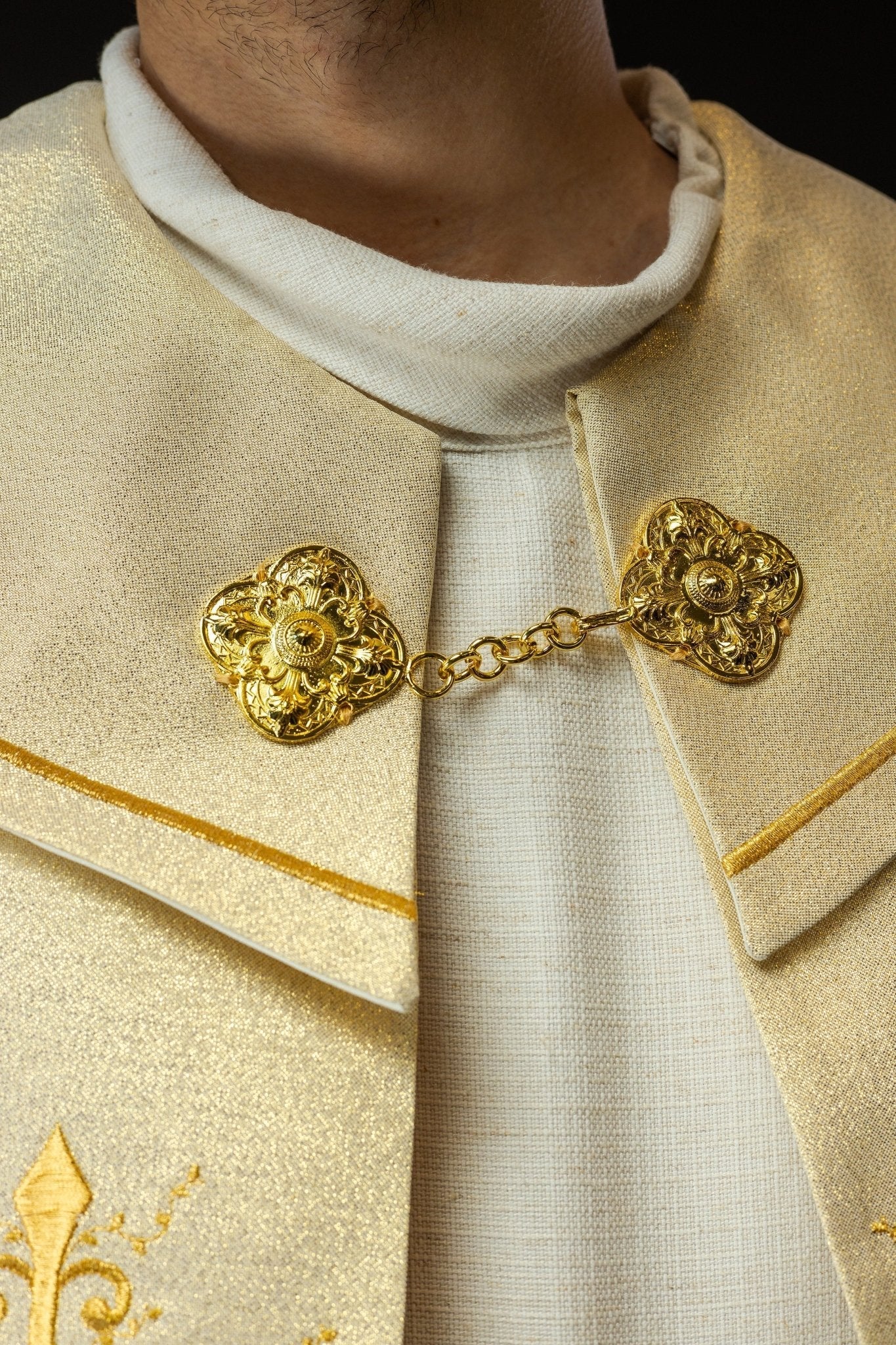 Gold embroidered liturgical cape - Image 5