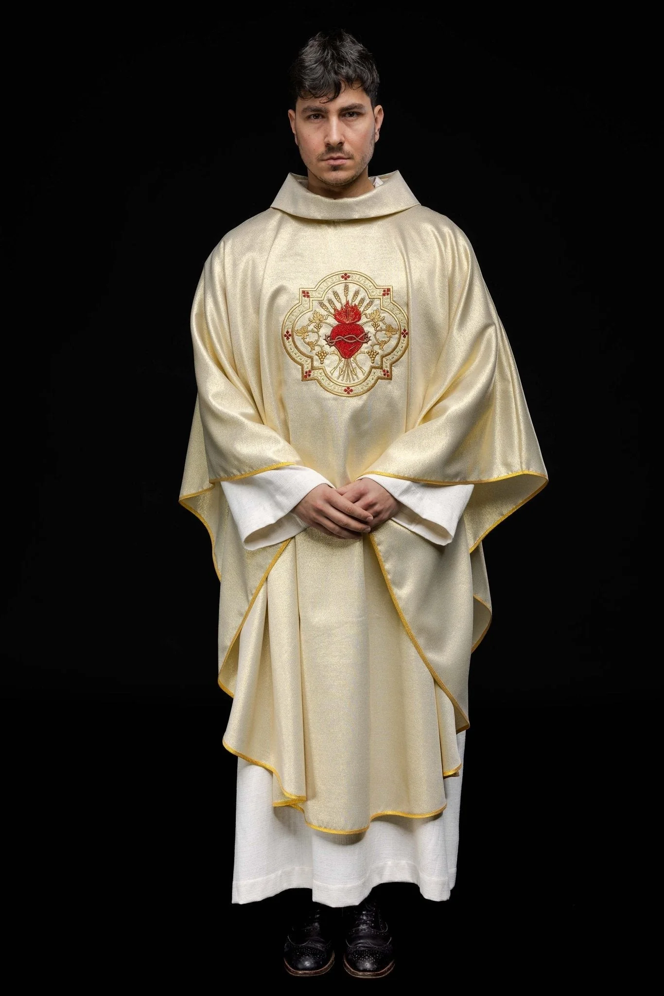 Golden chasuble embroidered with motif of the Sacred Heart of Jesus and Chalice - Image 10