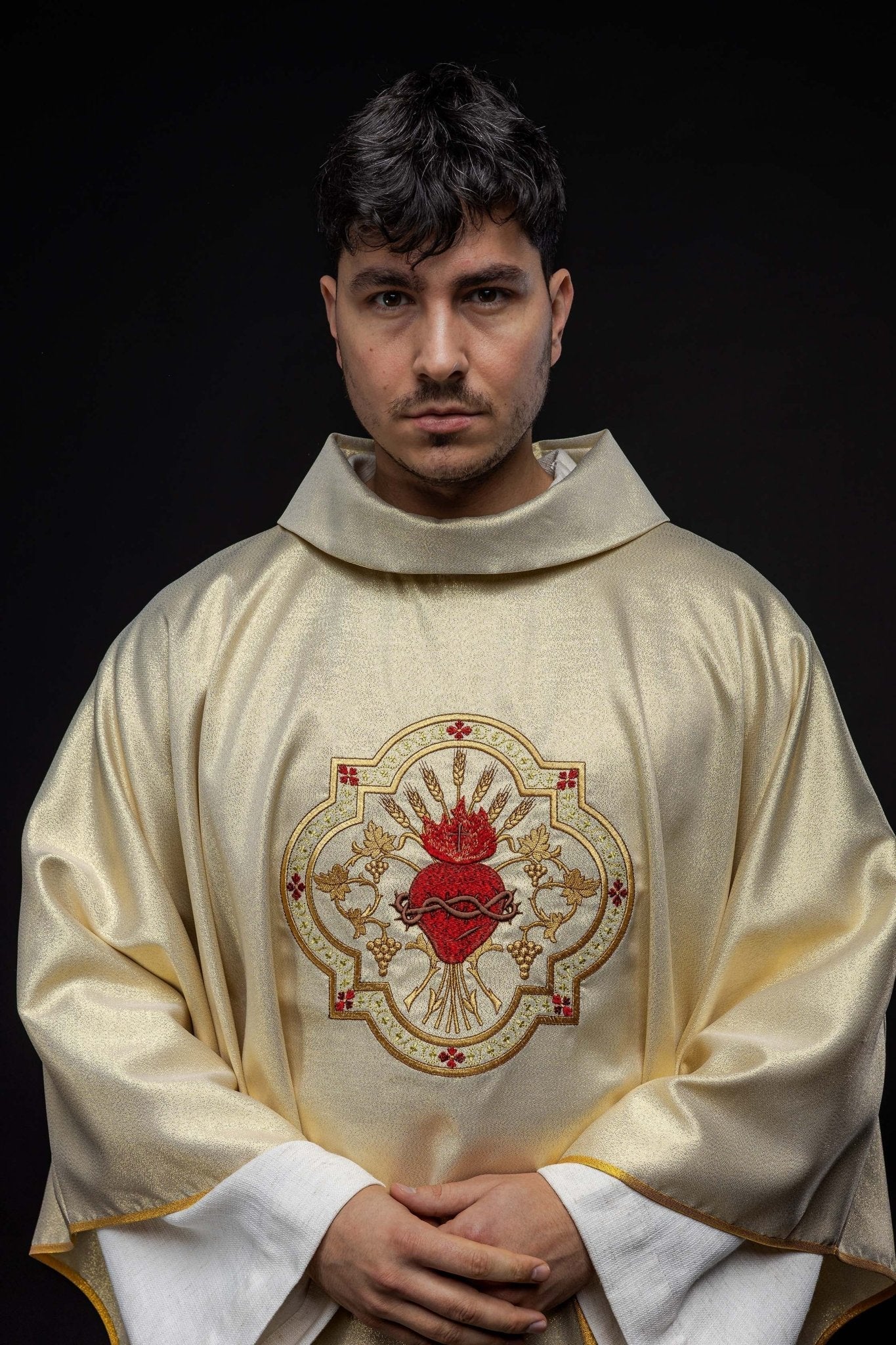 Golden chasuble embroidered with motif of the Sacred Heart of Jesus and Chalice - Image 11