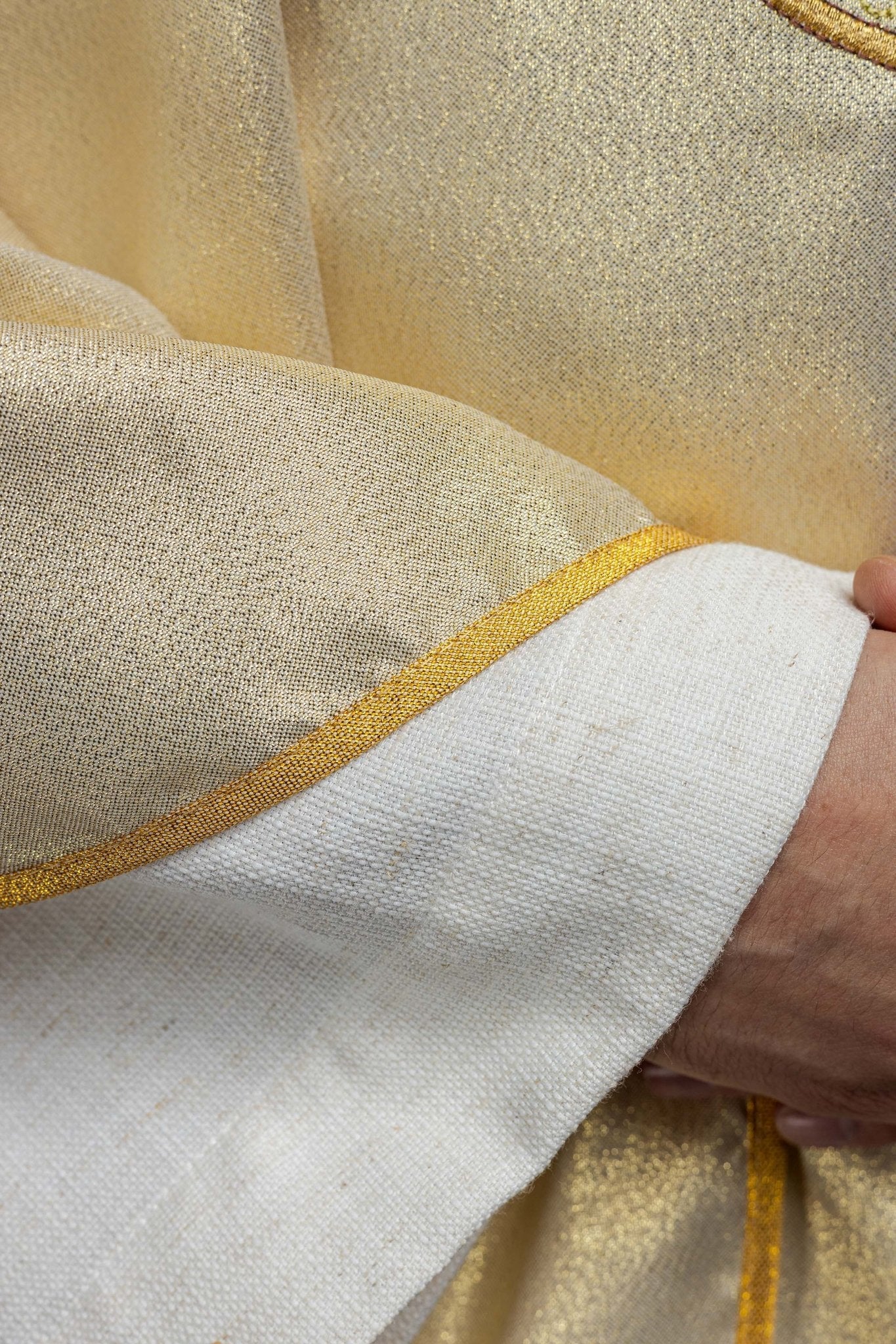 Golden chasuble embroidered with motif of the Sacred Heart of Jesus and Chalice - Image 5