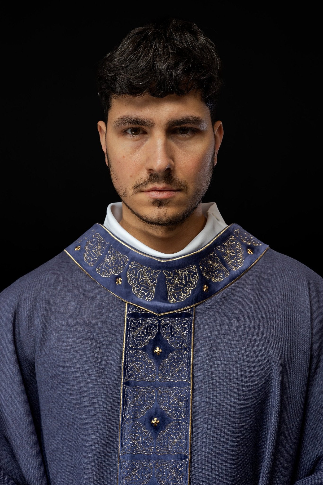 Gothic chasuble made of purple velvet - Image 3