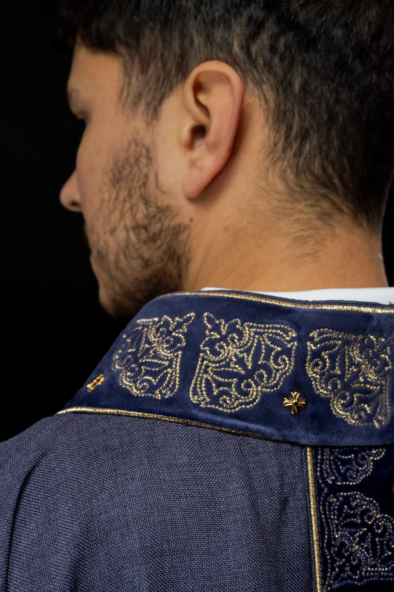 Gothic chasuble made of purple velvet - Image 7