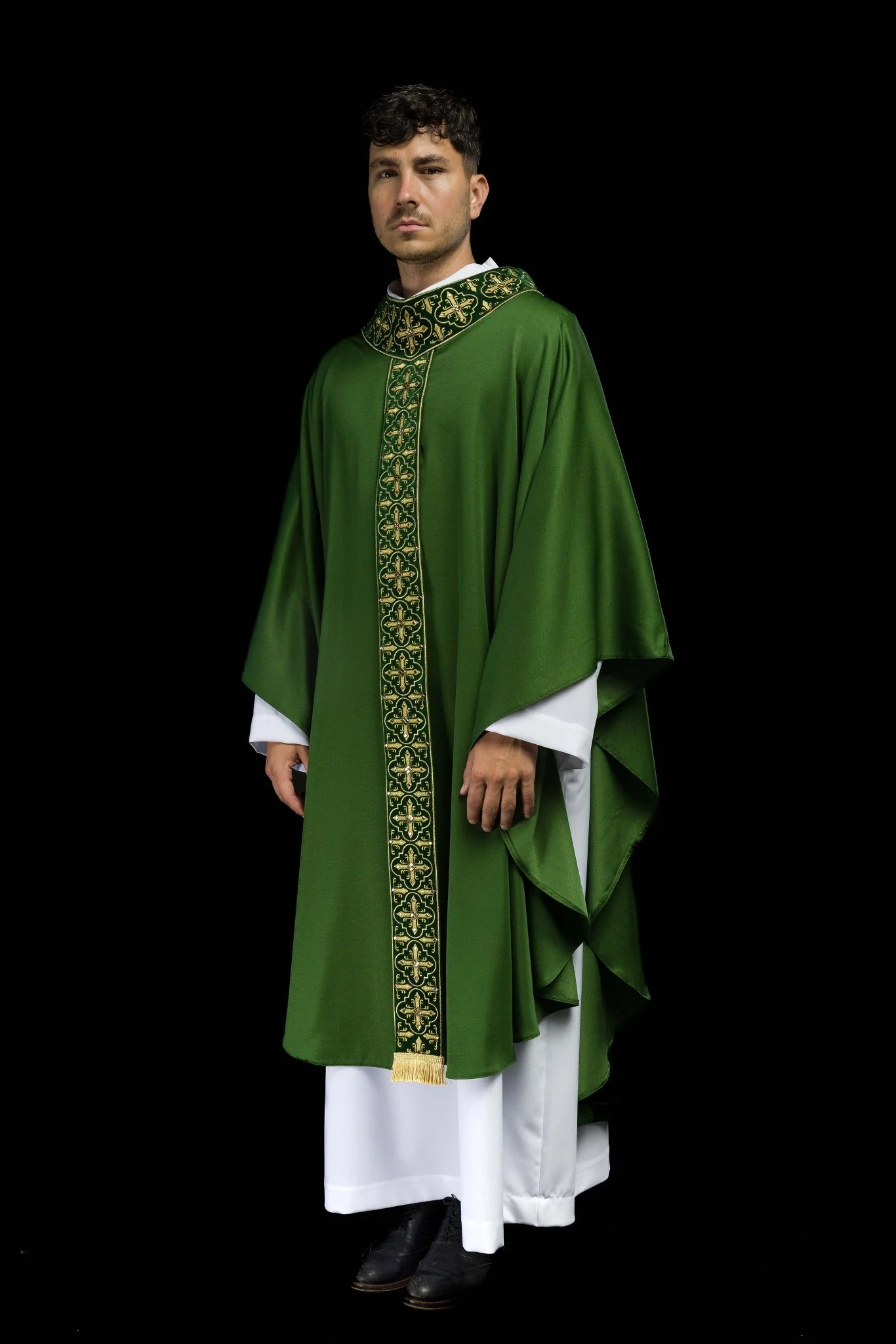 Green chasuble adorned with stones and a narrow band - Image 2