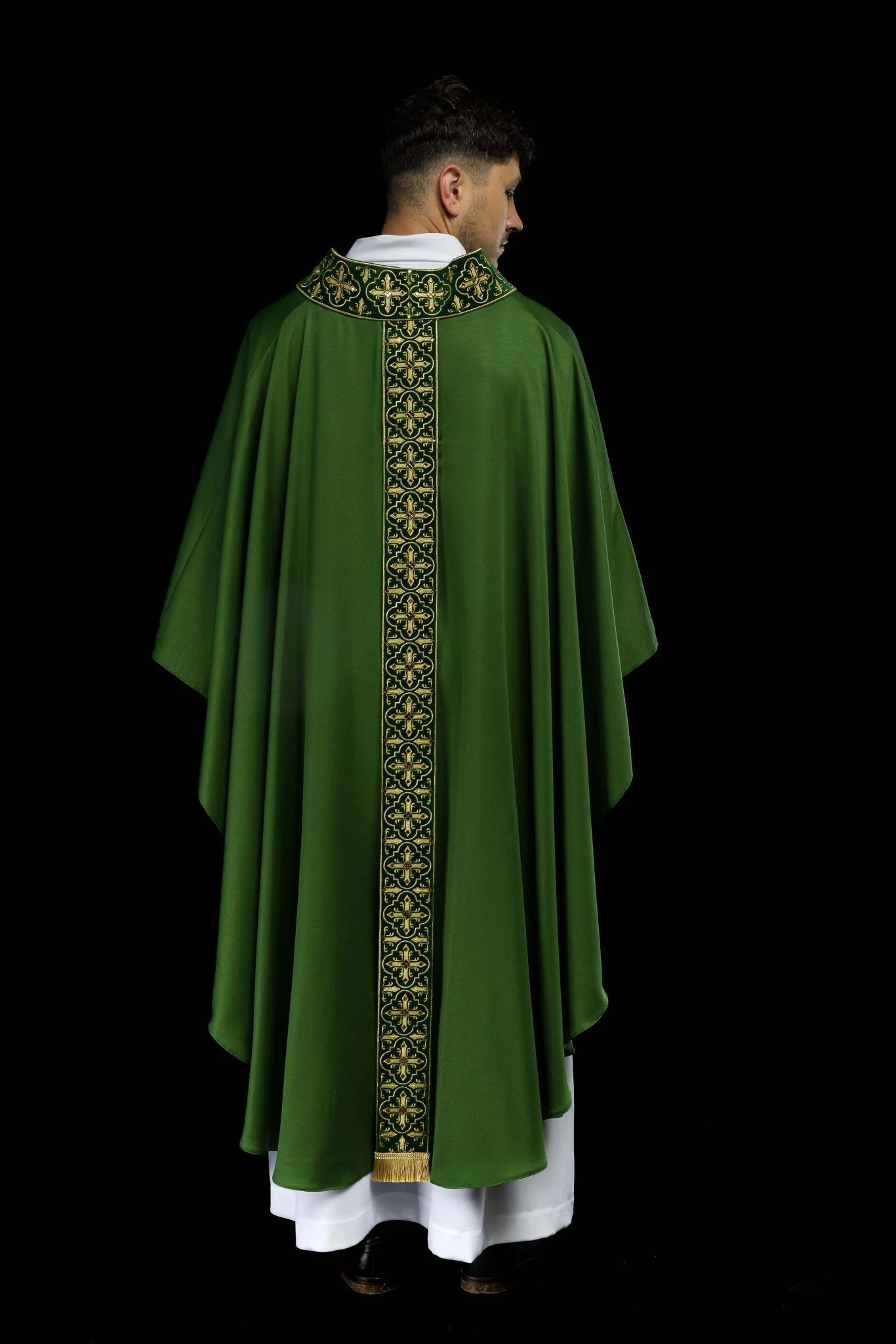Green chasuble adorned with stones and a narrow band - Image 6