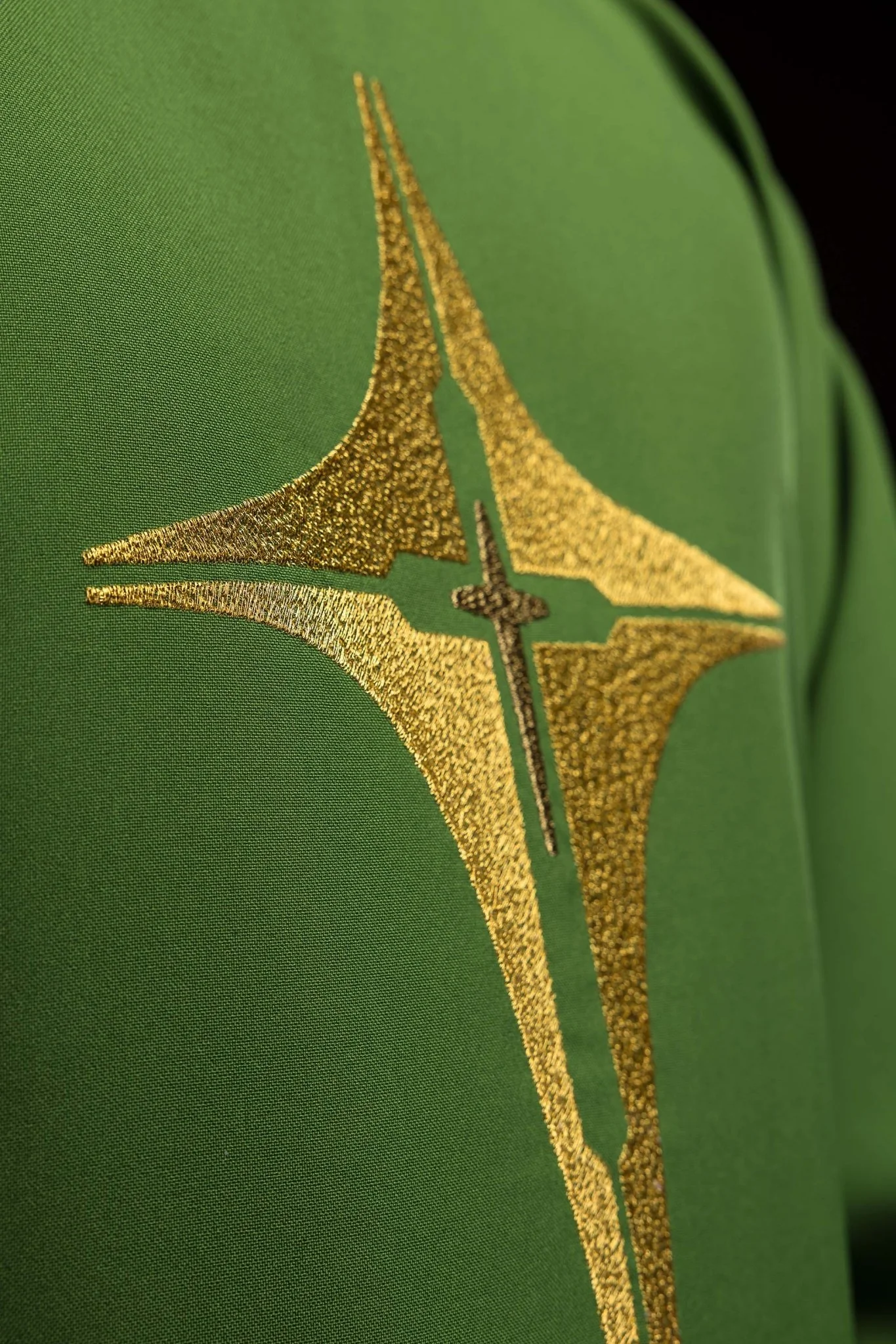 Green chasuble embroidered with cross - Image 3