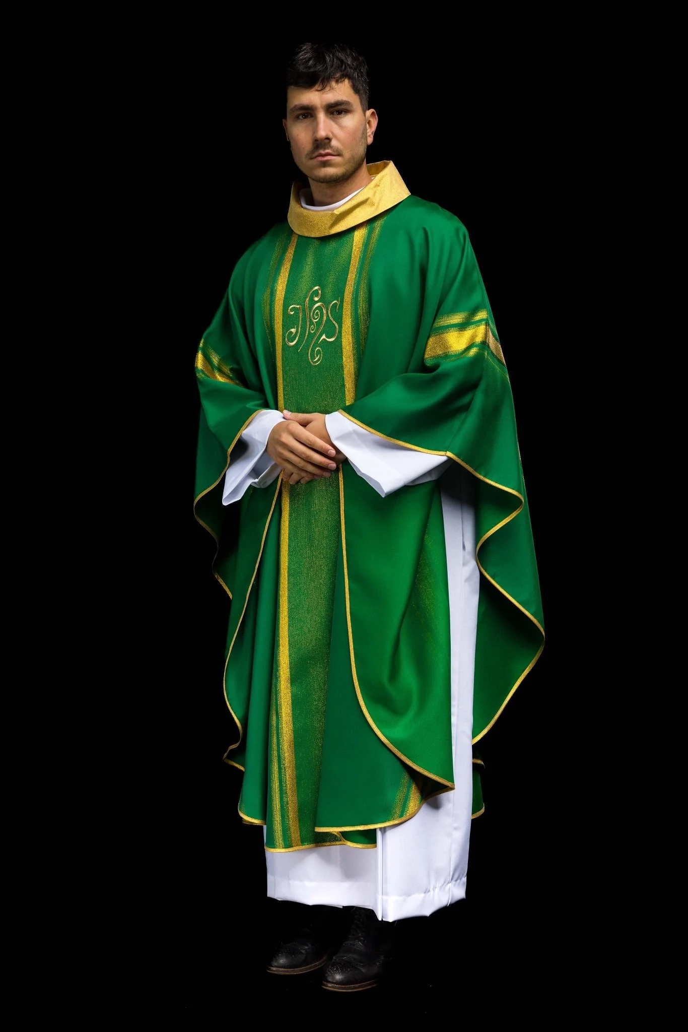 Green chasuble embroidered with IHS motif with gilding - Image 9