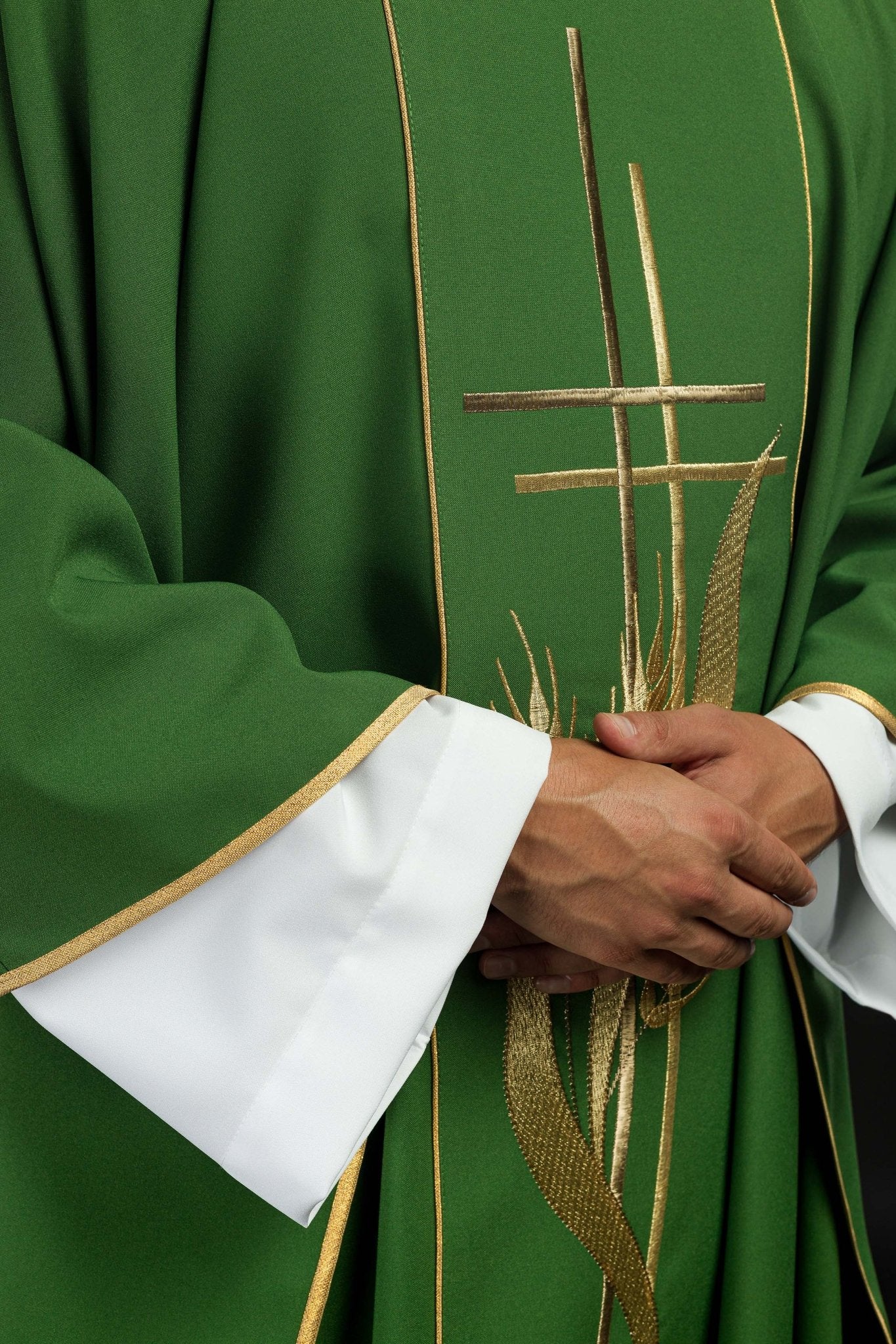Green chasuble embroidered with motifs of cross and wheat - Image 4