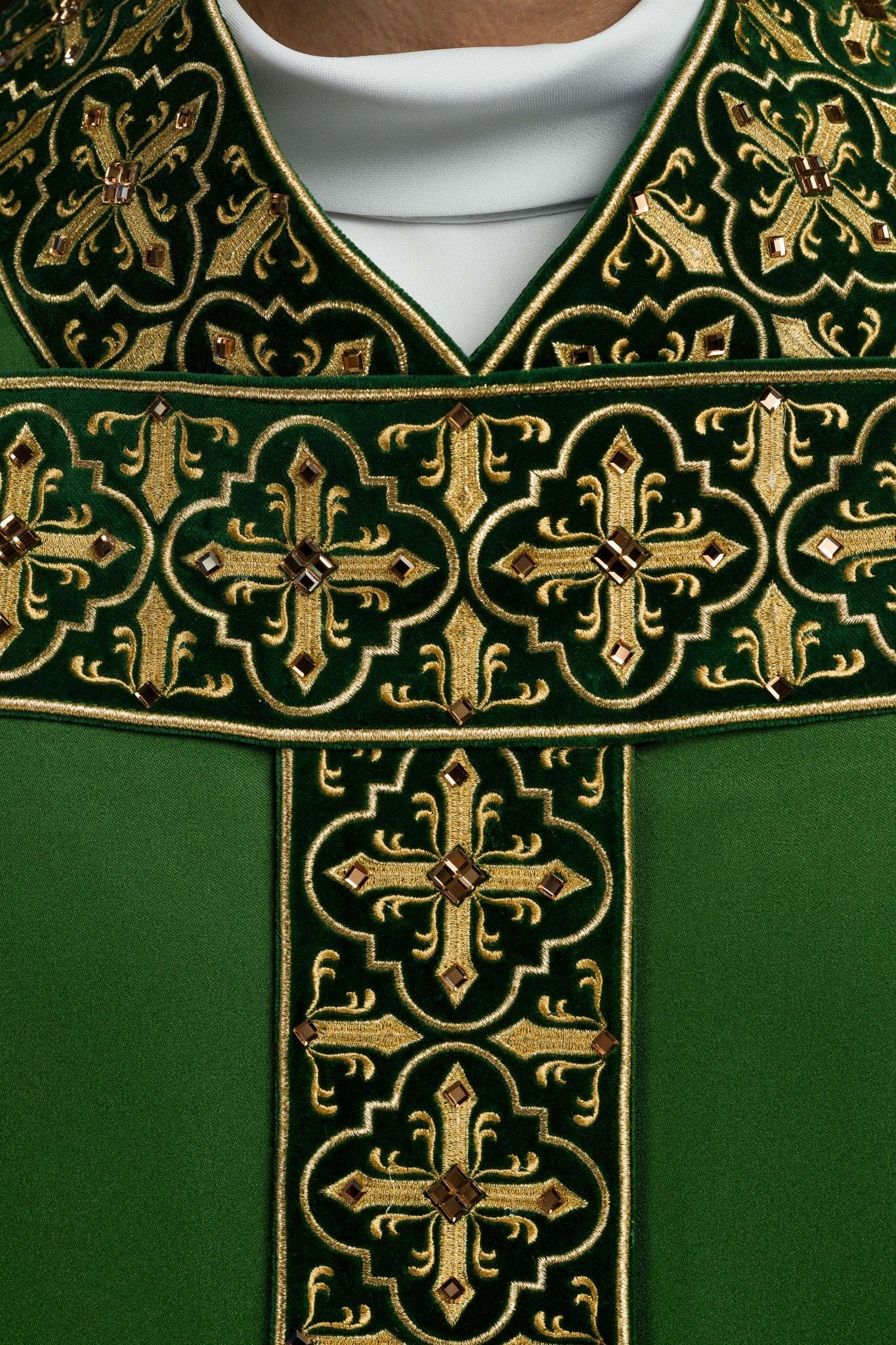 Green chasuble finished with 500 green faceted stones - Image 3