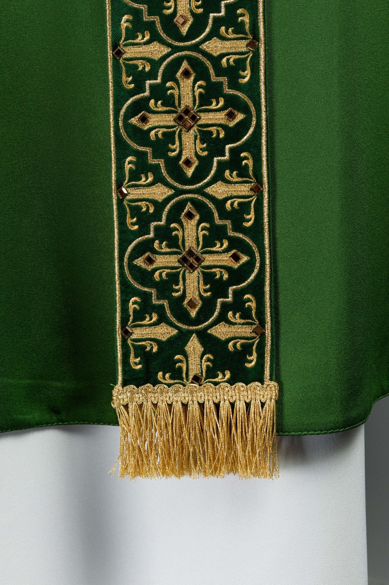 Green chasuble finished with 500 green faceted stones - Image 6