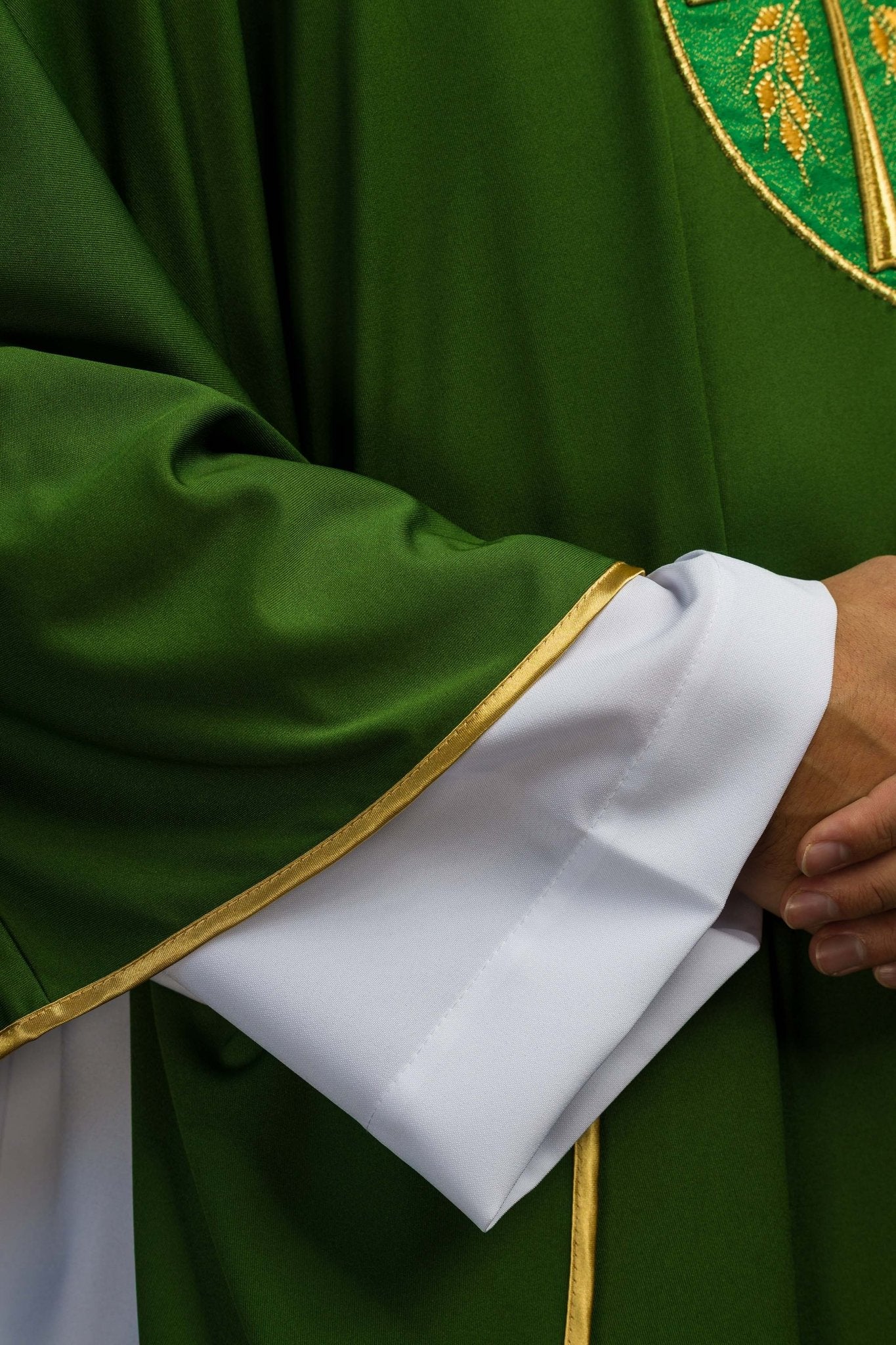 Green chasuble made of lightweight SACROLITE fabric - Image 4