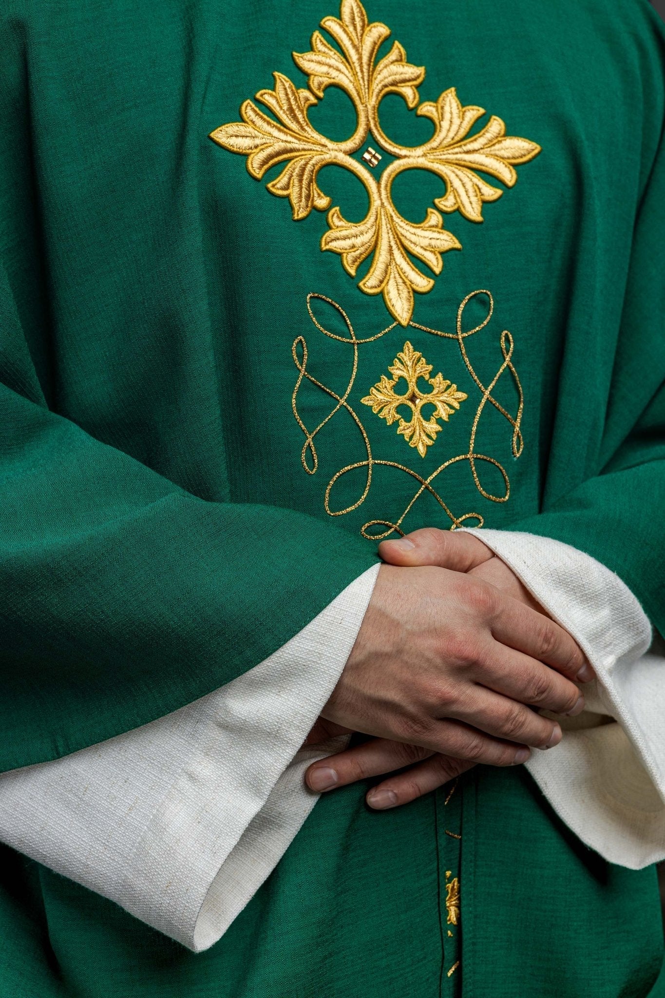 Green chasuble richly embroidered with a cord - Image 5