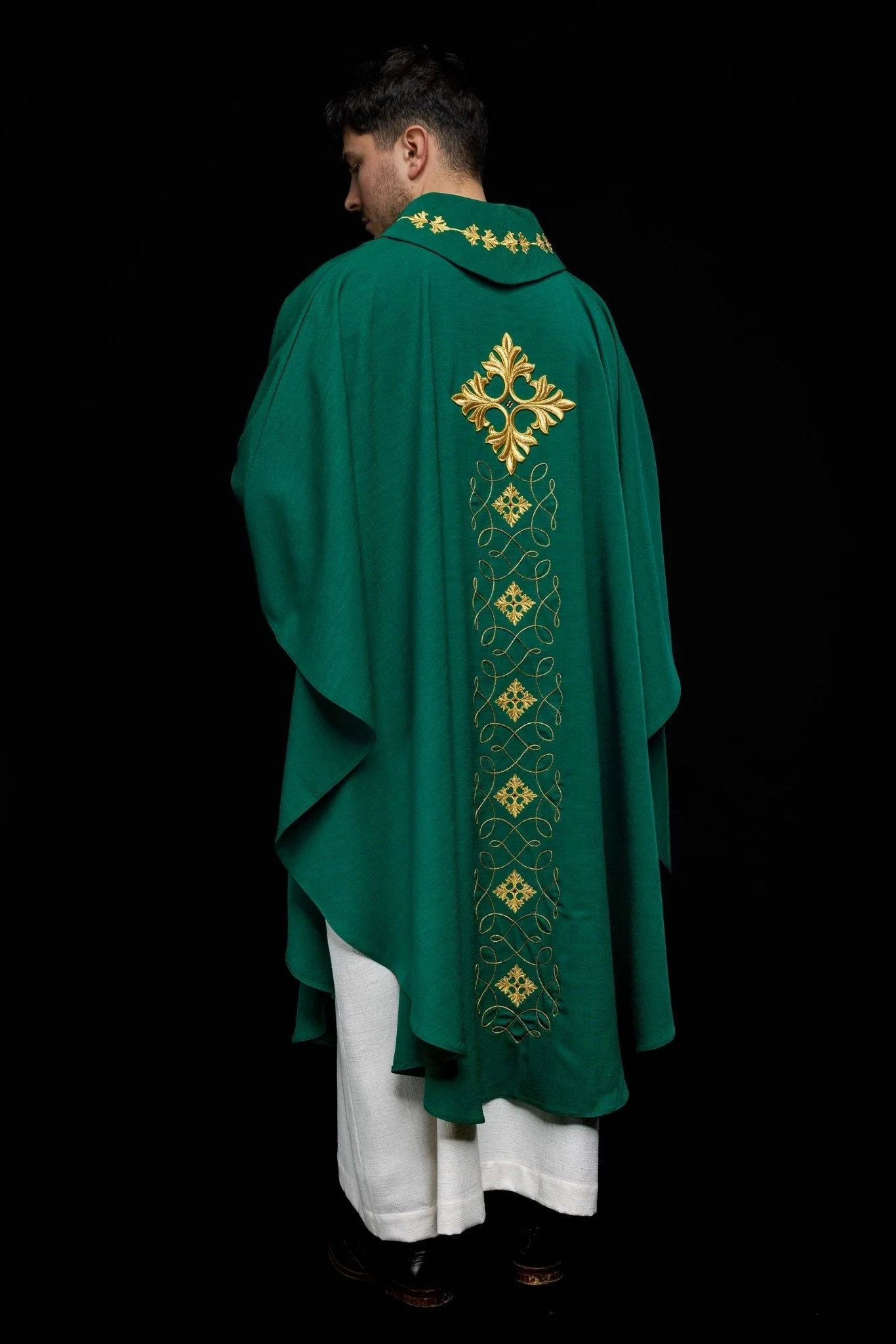 Green chasuble richly embroidered with a cord - Image 8