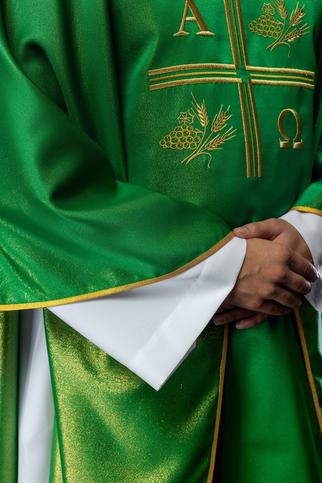 Green chasuble with Alfa and Omega motif with decorated collar - Image 4