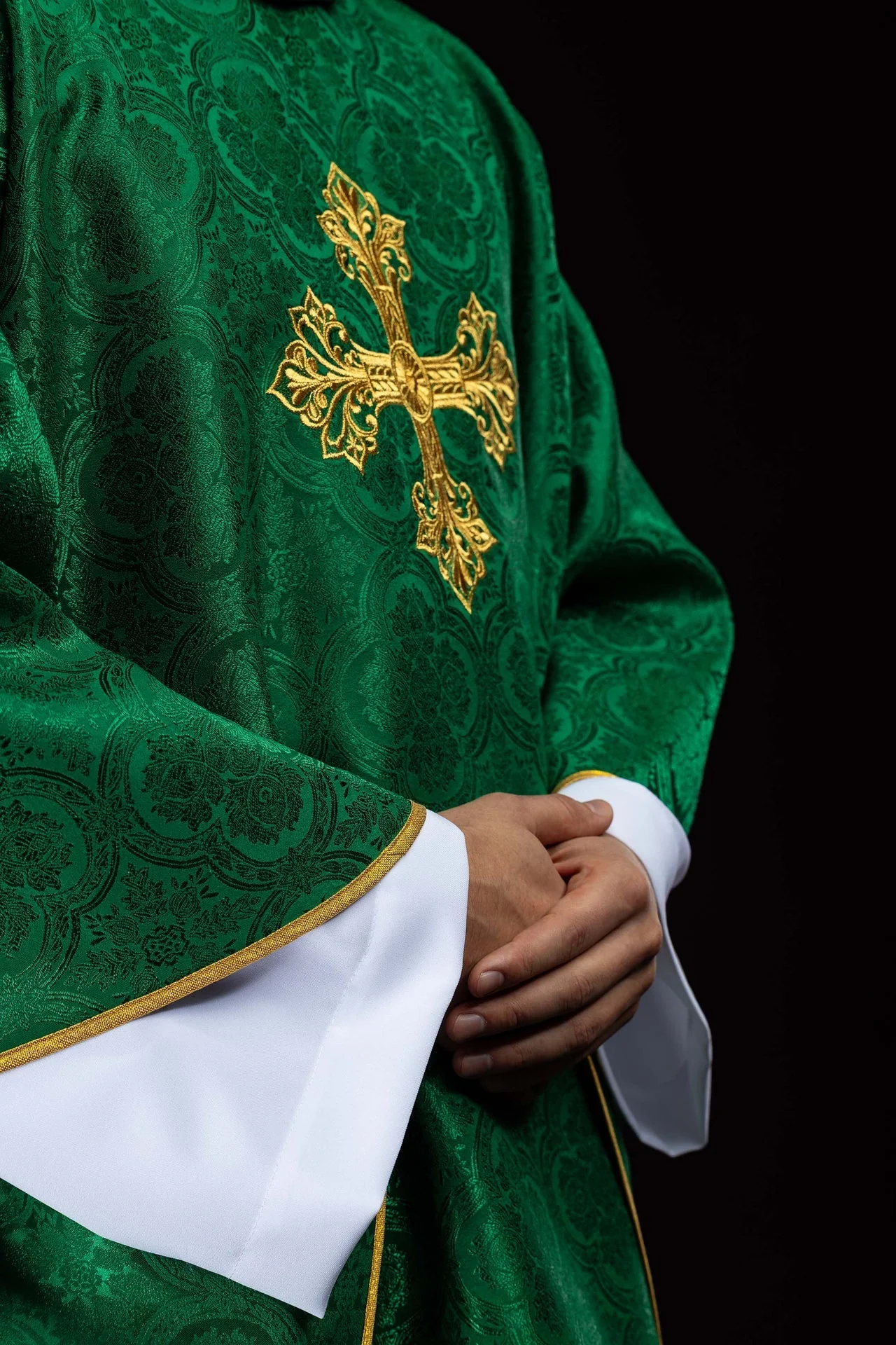 Green chasuble with cross jacquard fabric - Image 4