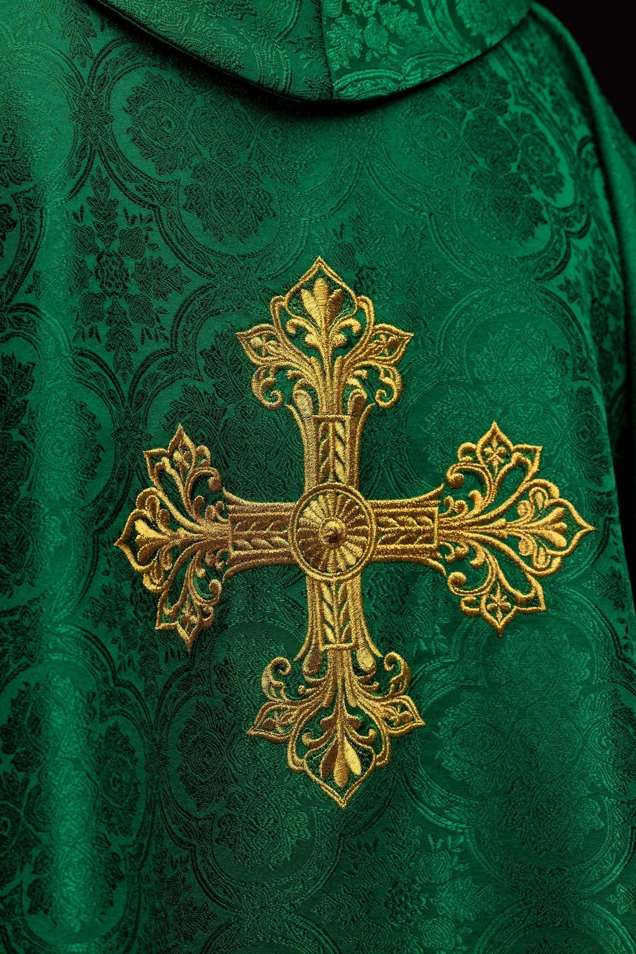 Green chasuble with cross jacquard fabric - Image 7