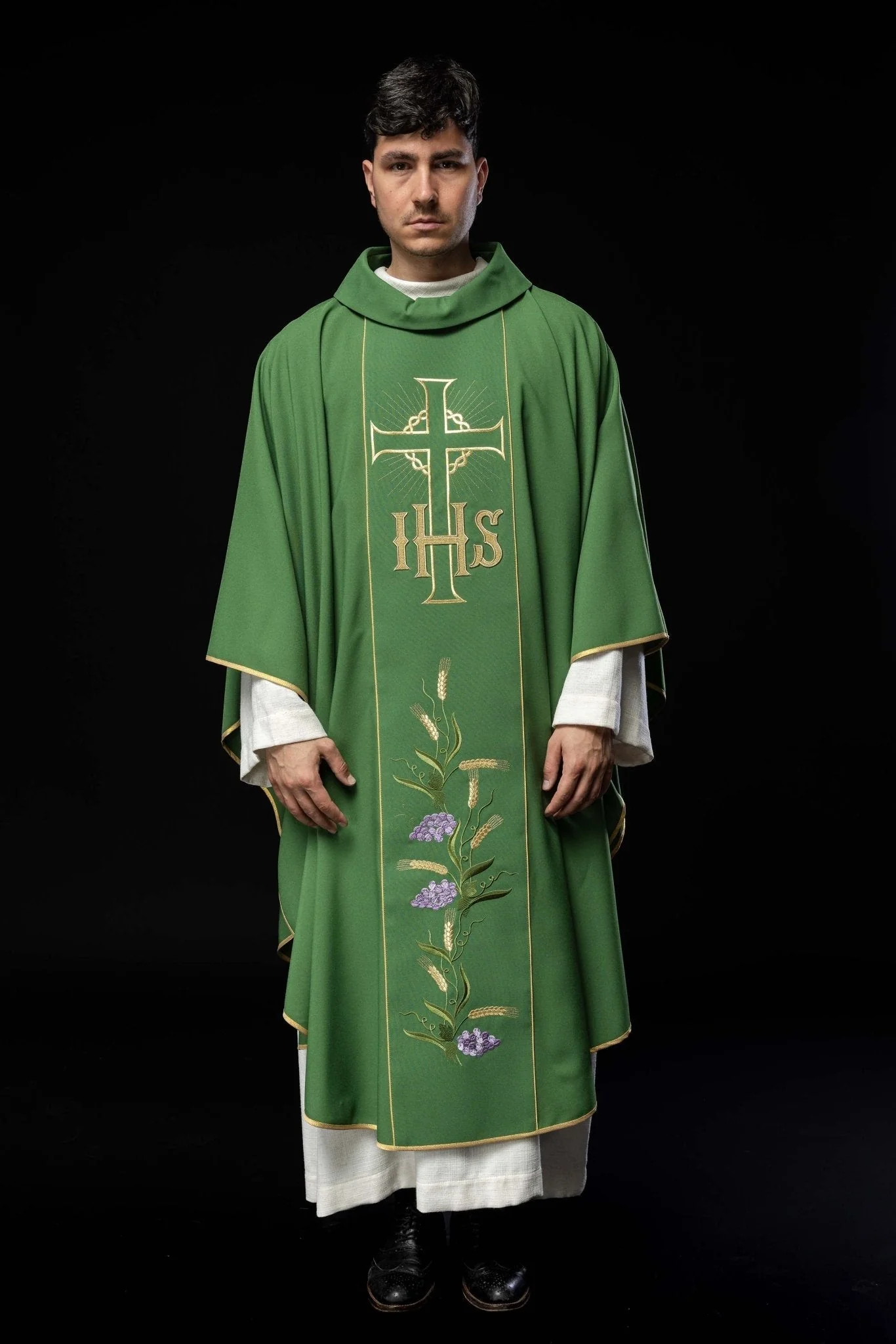 Green chasuble with cross symbol and grapes - Image 8