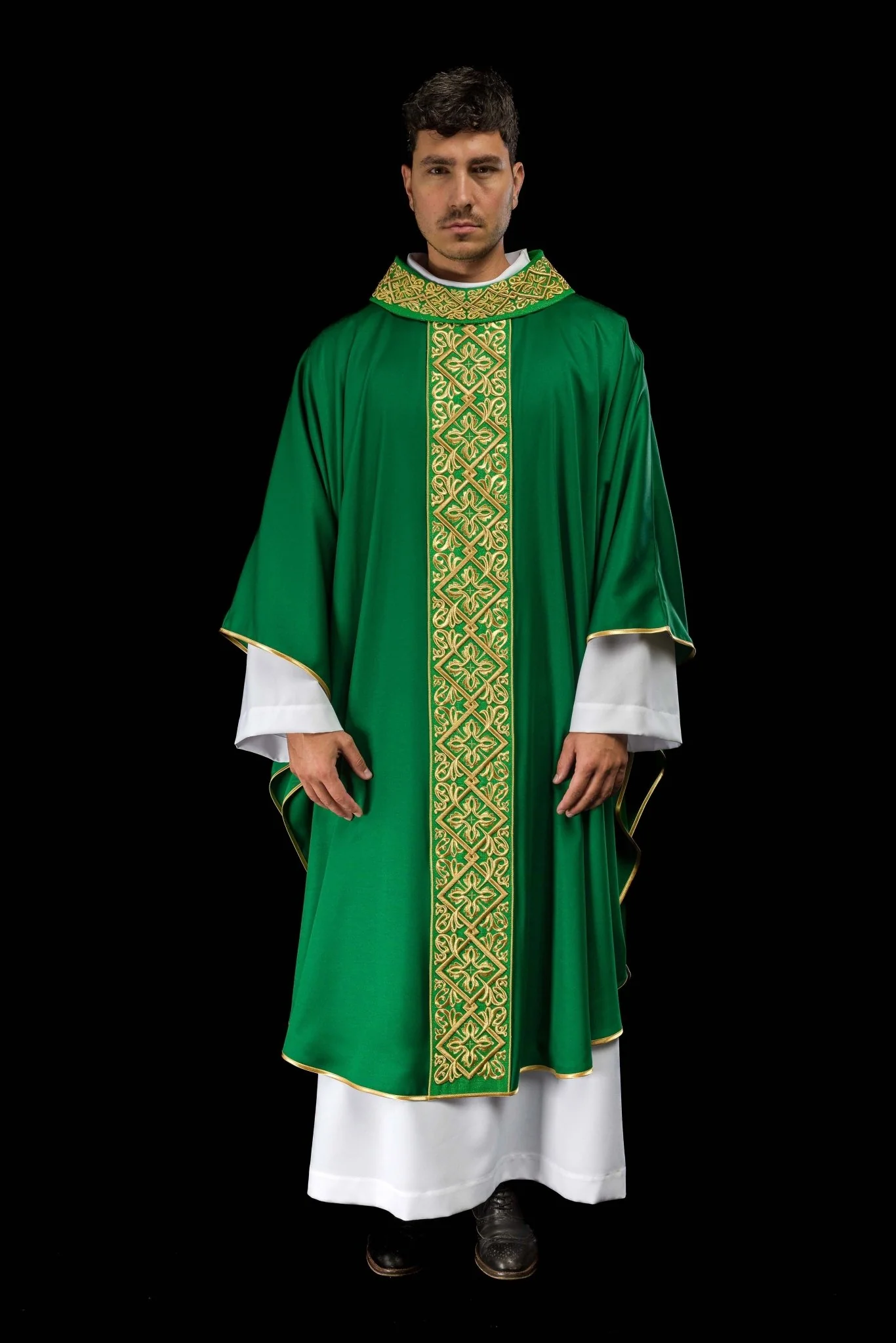 Green chasuble with embroidered collar - Image 2