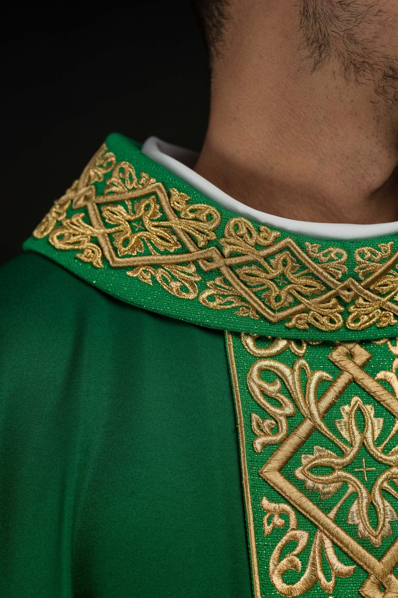 Green chasuble with embroidered collar - Image 5