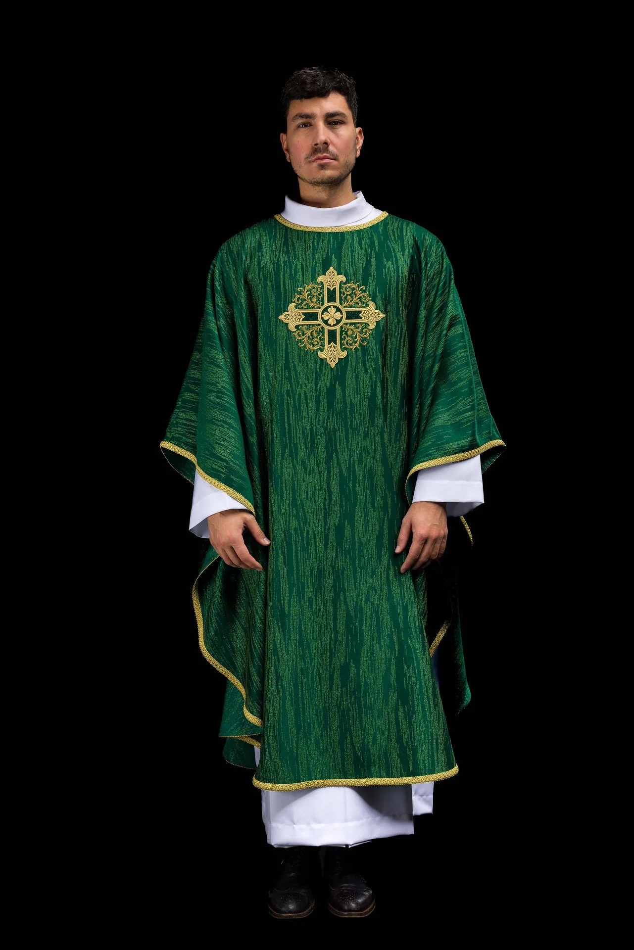 Green chasuble with embroidered cross motif on decorative fabric - Image 2