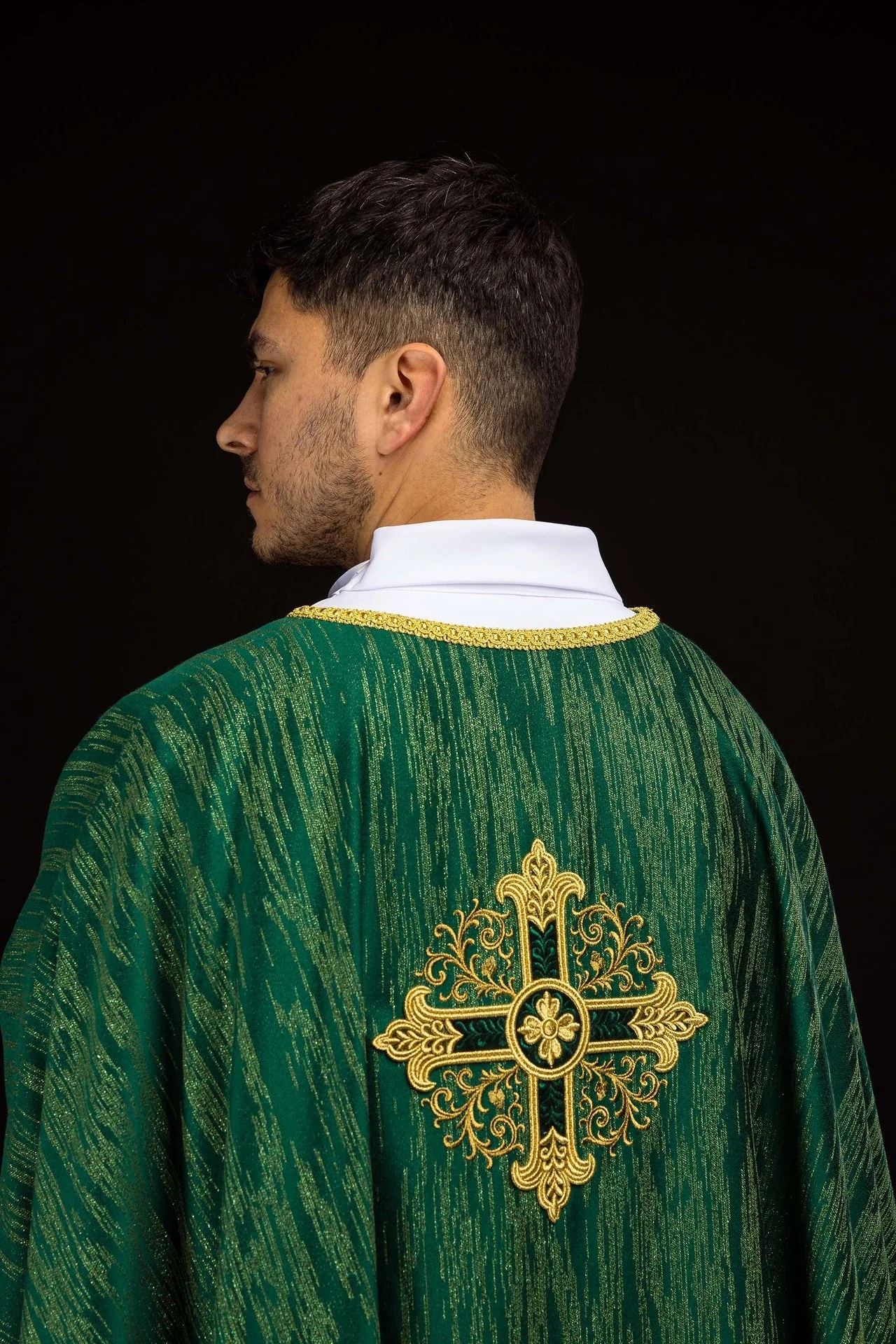 Green chasuble with embroidered cross motif on decorative fabric - Image 7