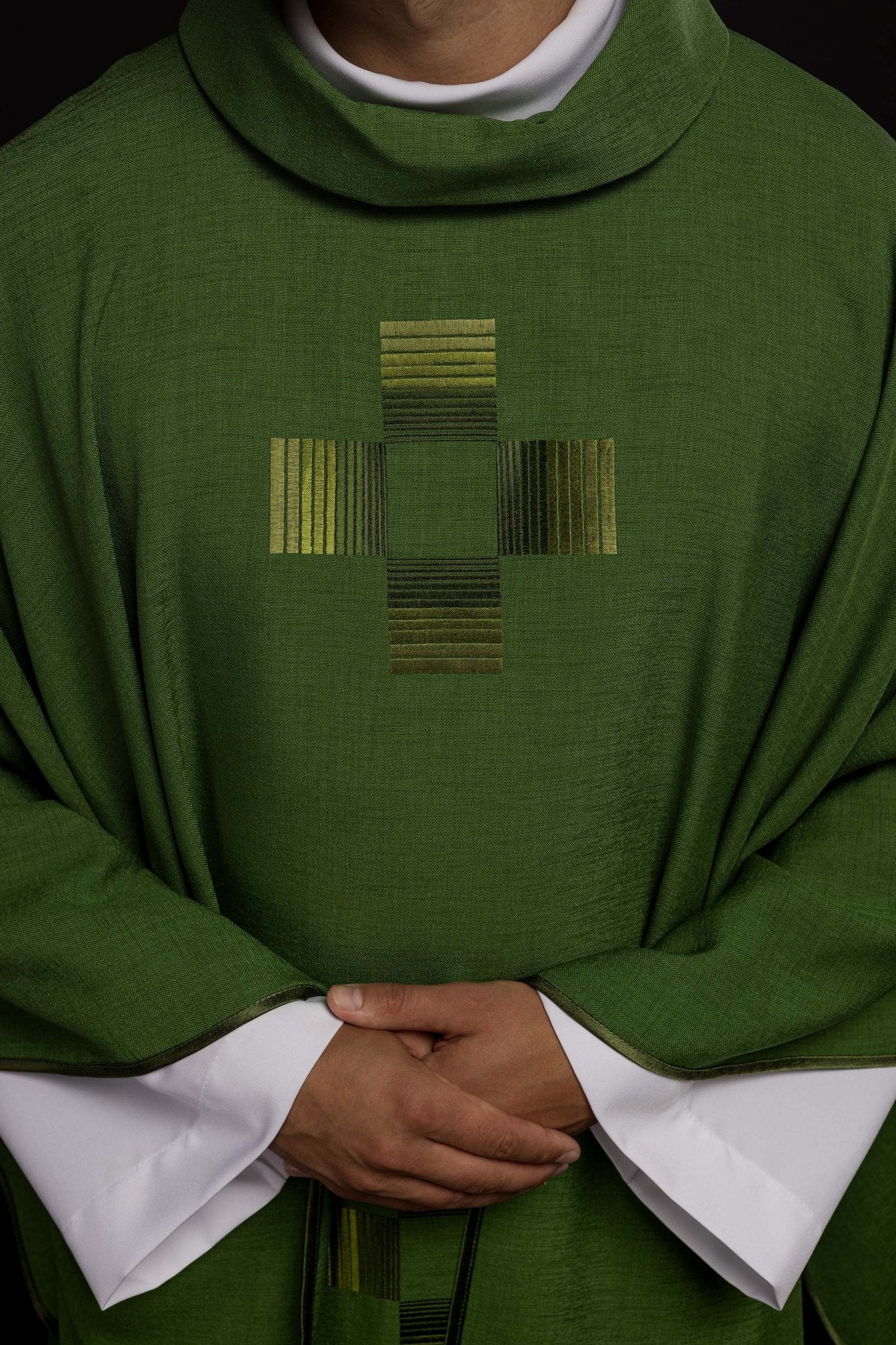 Green chasuble with embroidered crosses - Image 3