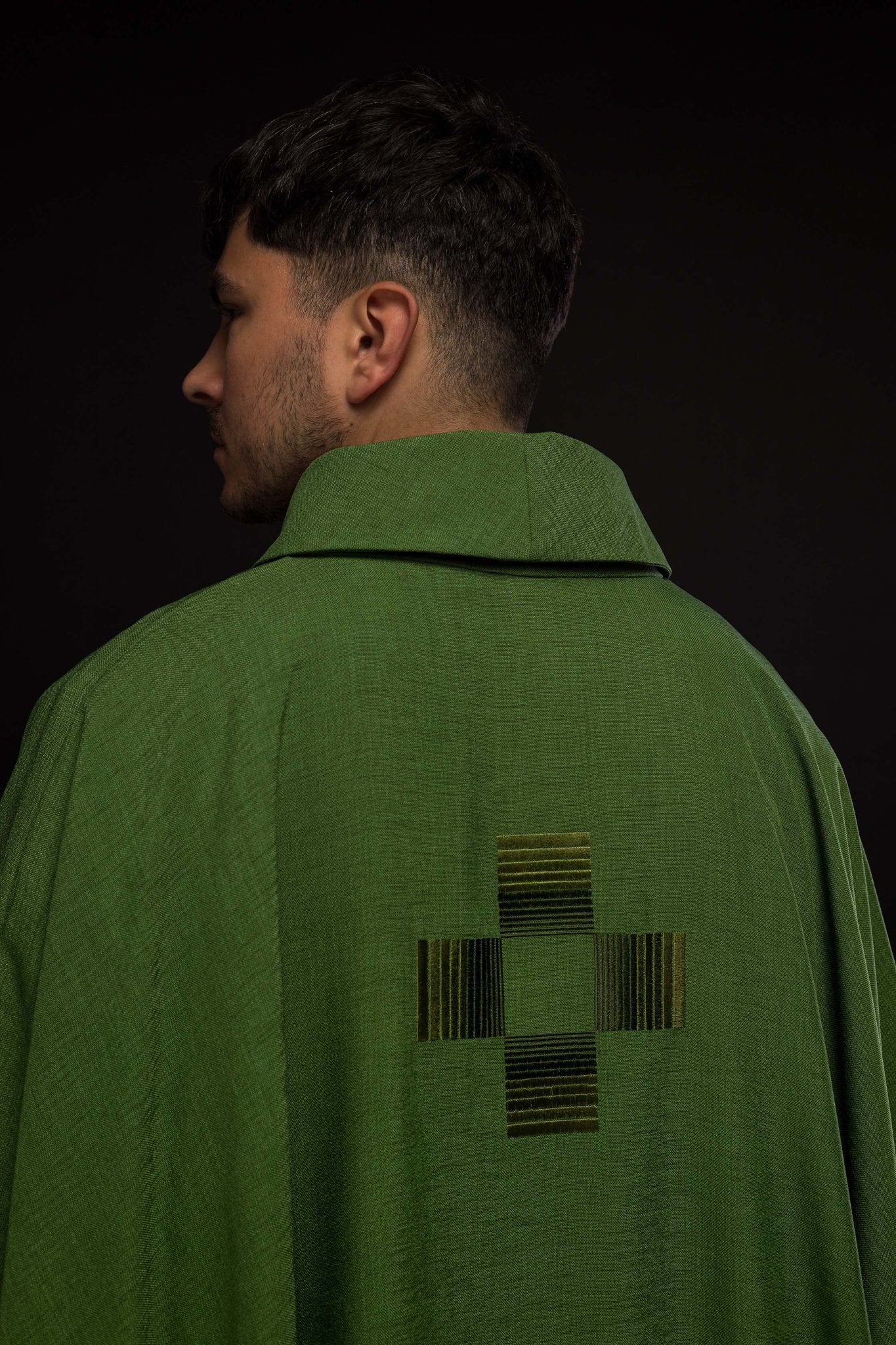 Green chasuble with embroidered crosses - Image 6