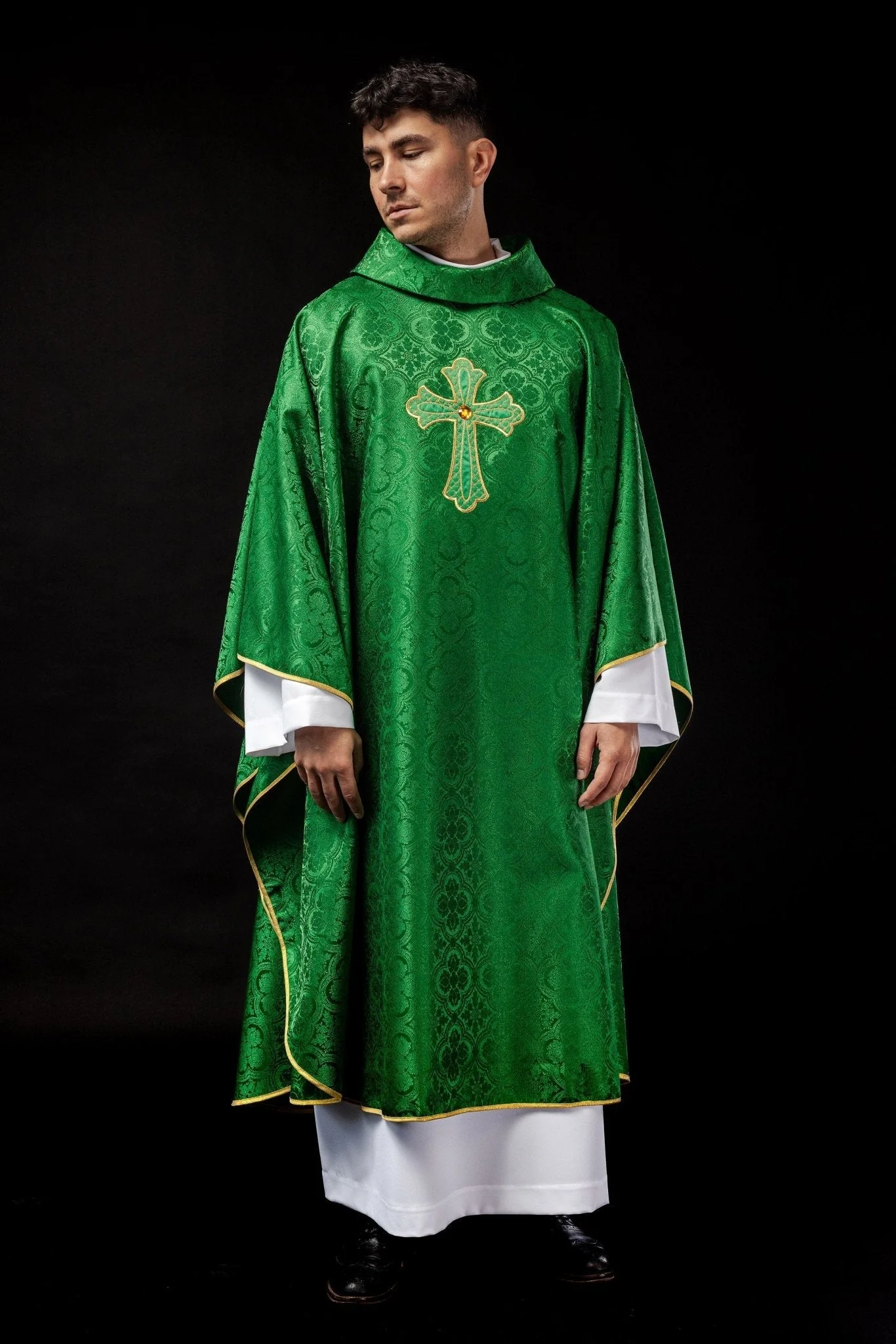 Green chasuble with gold cross - Image 2