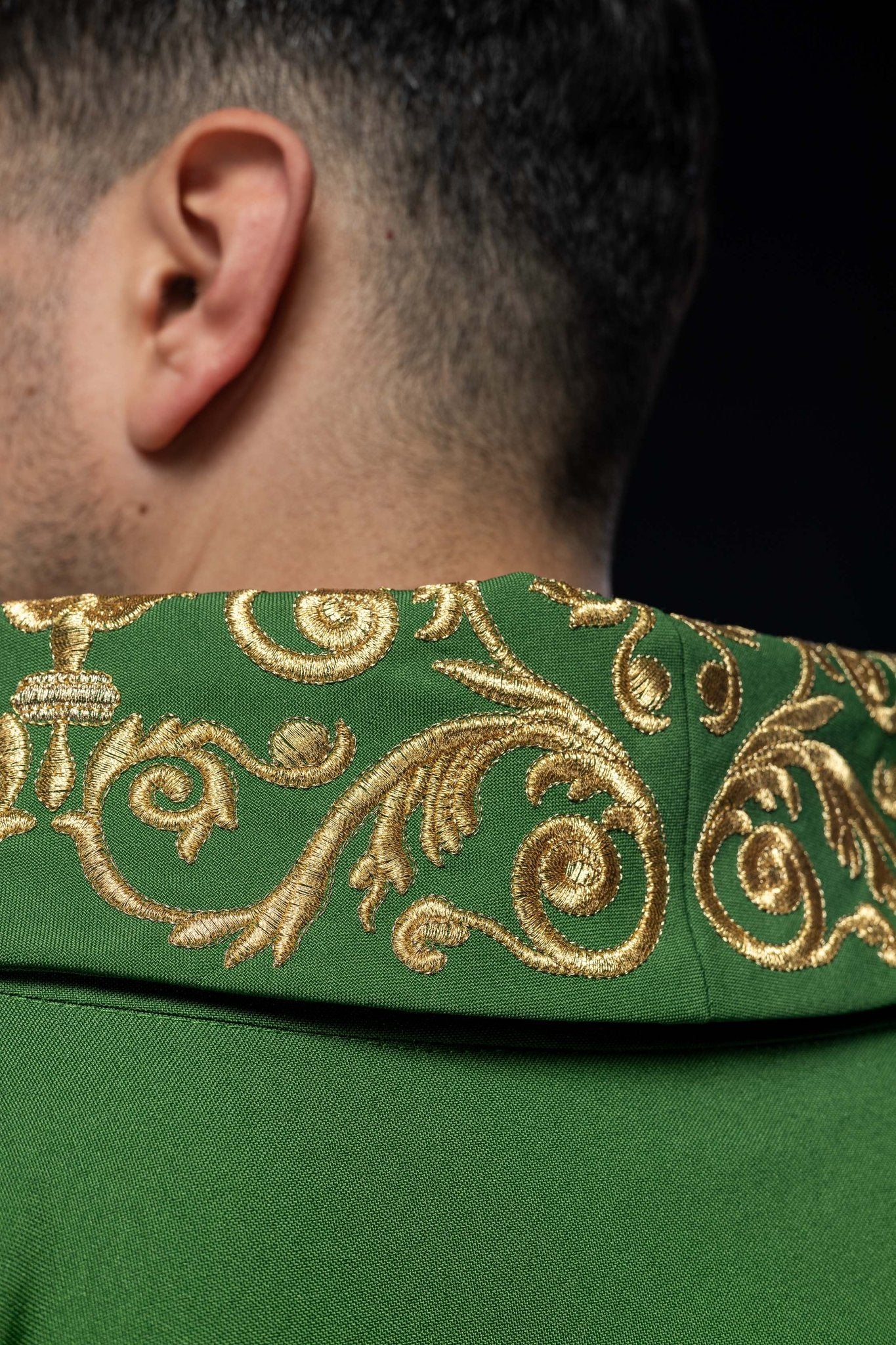 Green chasuble with IHS embroidery - Image 7