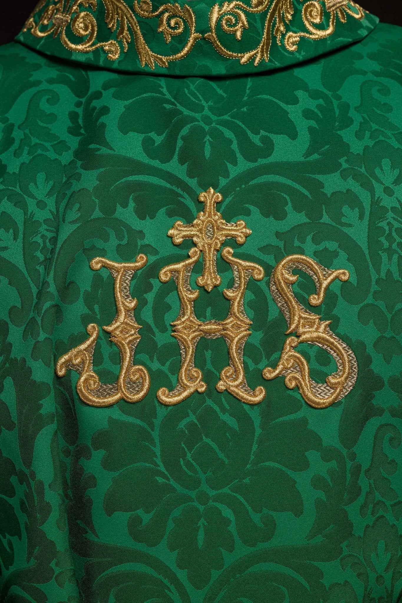 Green chasuble with IHS motif and richly embroidered collar on decorative fabric - Image 3