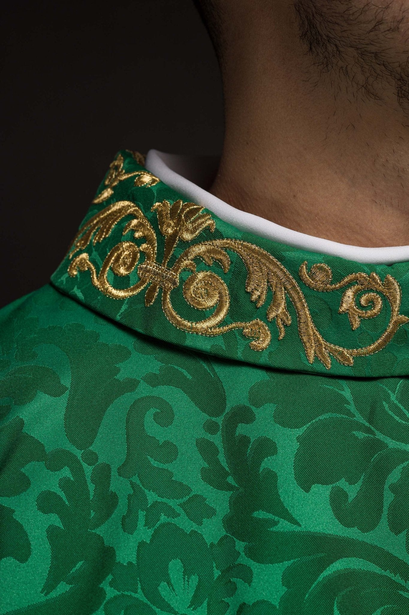 Green chasuble with IHS motif and richly embroidered collar on decorative fabric - Image 5