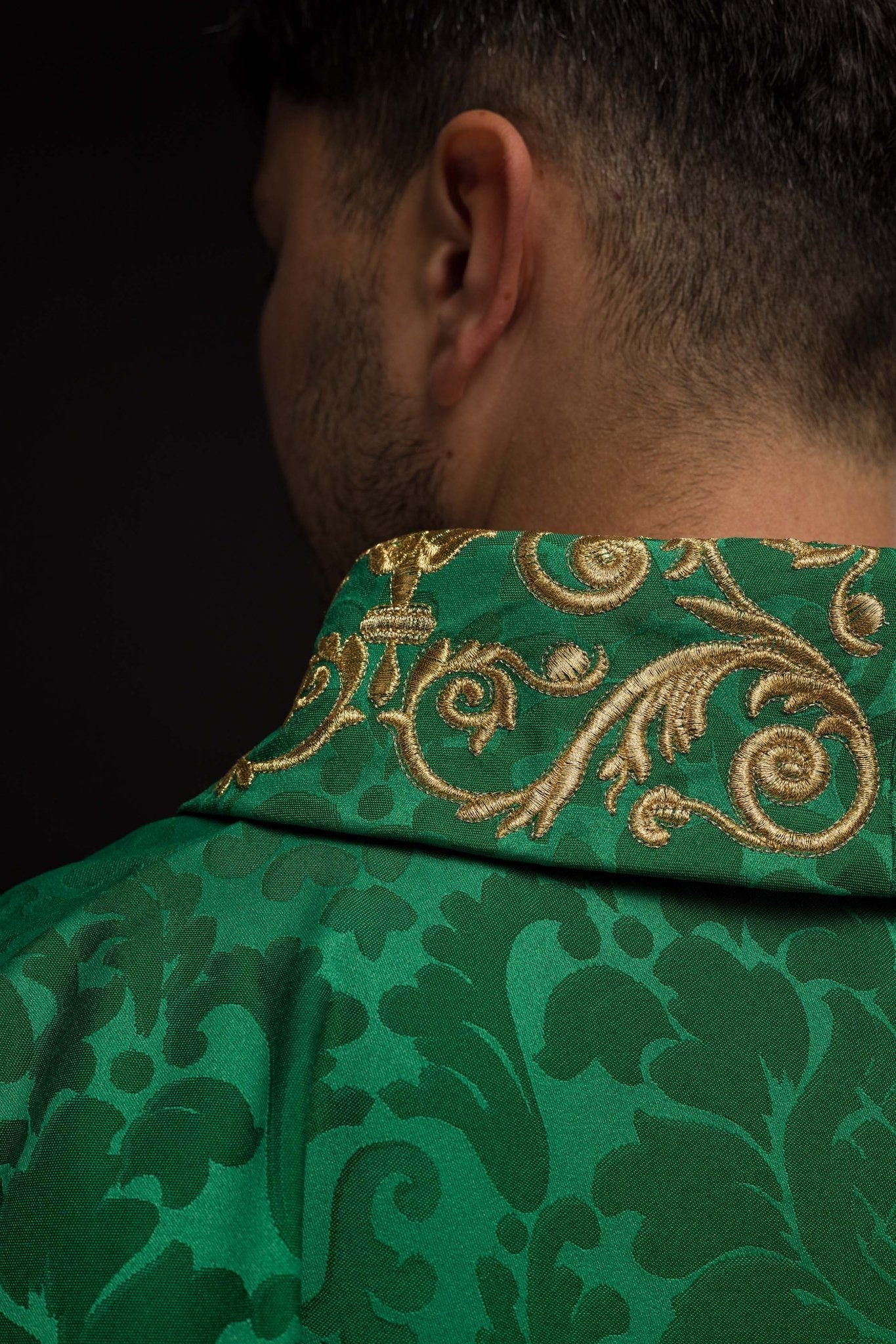 Green chasuble with IHS motif and richly embroidered collar on decorative fabric - Image 6
