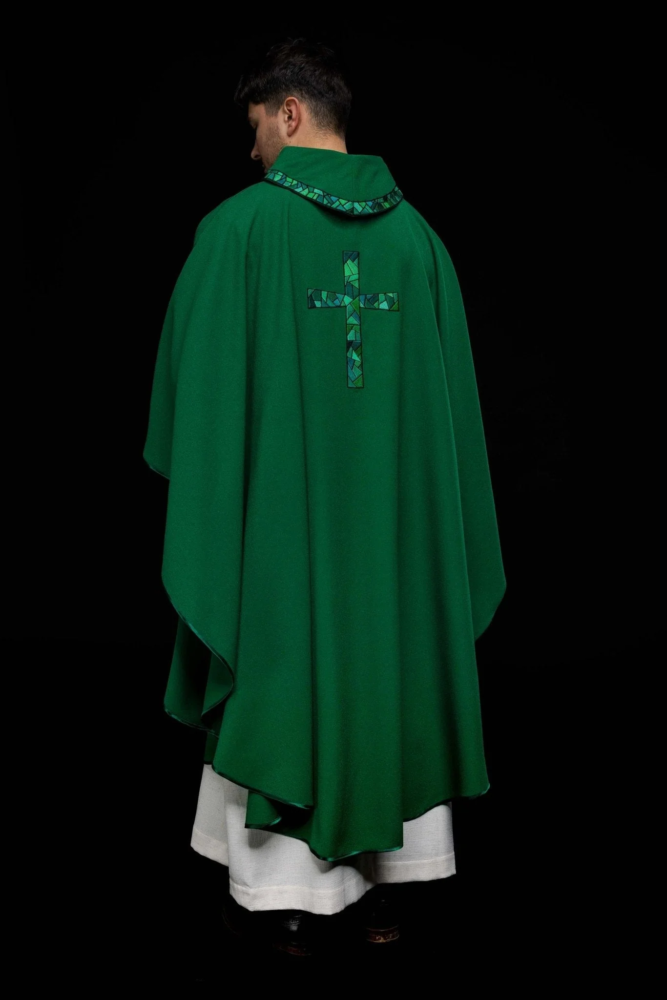 Green chasuble with simple embroidery - Image 8