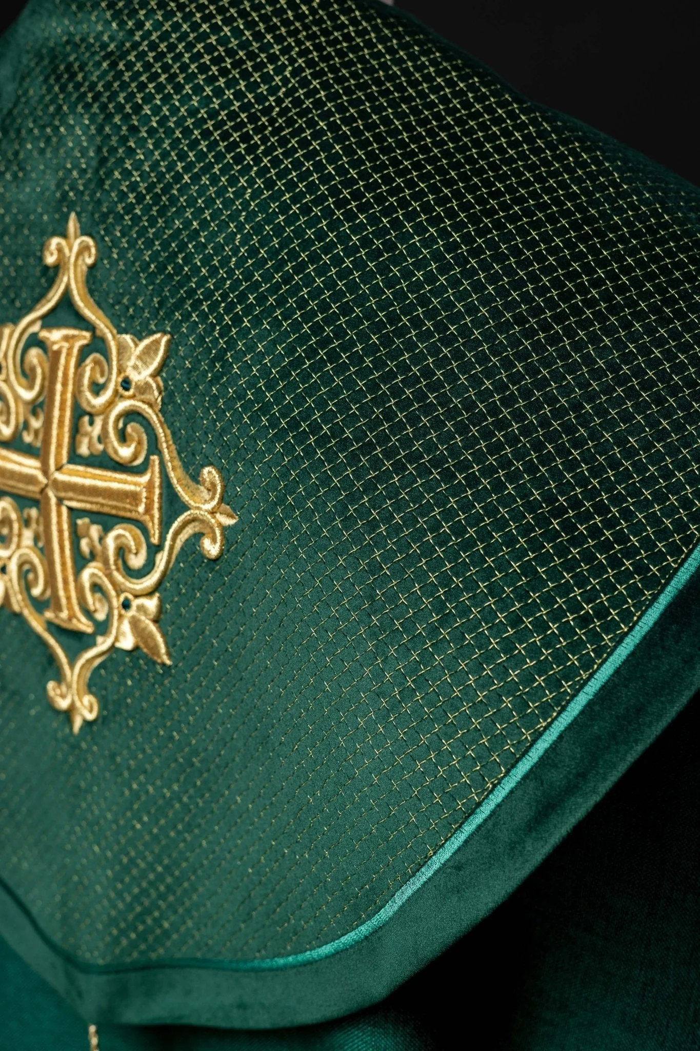 Green cope with a velvet sash and cross embroidery - Image 7