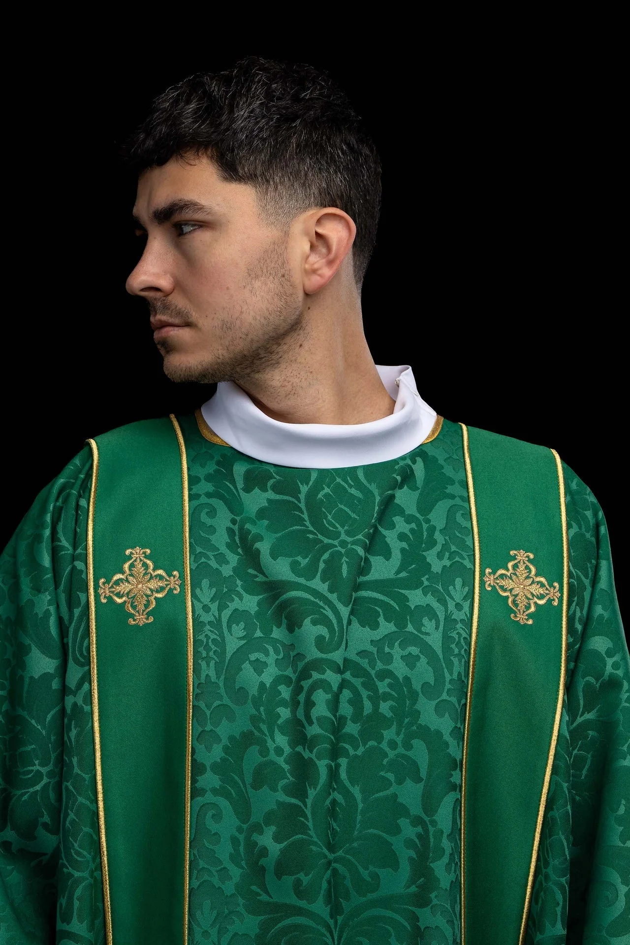 Green dalmatic in jacquard with bands and embroidered gold crosses - Image 3