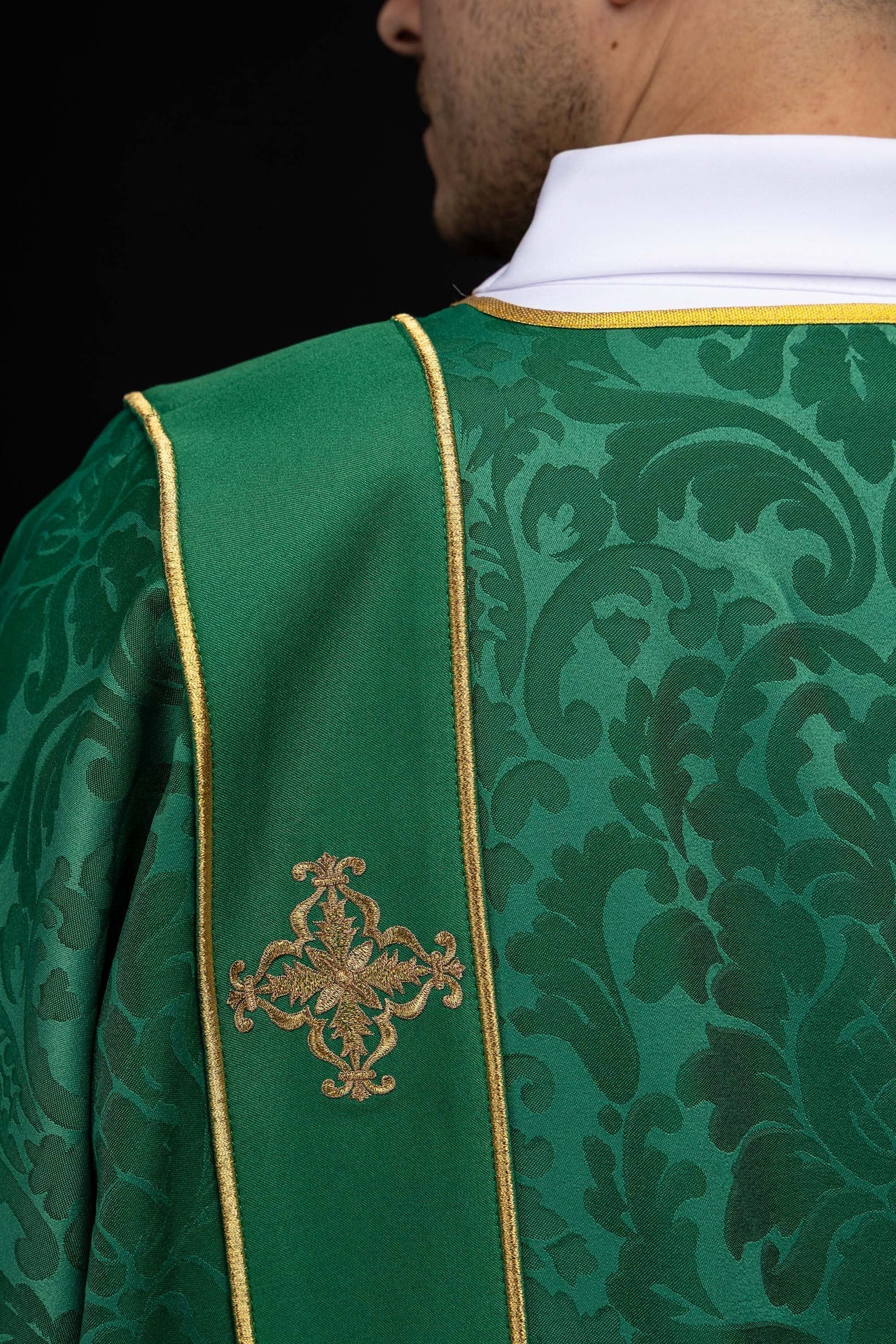 Green dalmatic in jacquard with bands and embroidered gold crosses - Image 7