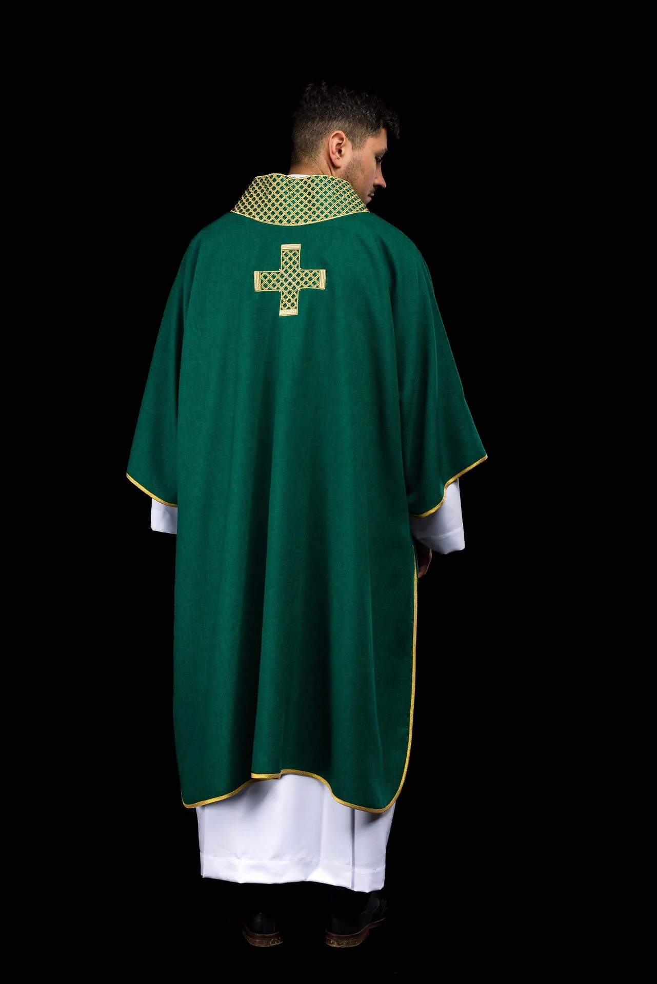 Green dalmatic with embroidered crosses and a collar - Image 8
