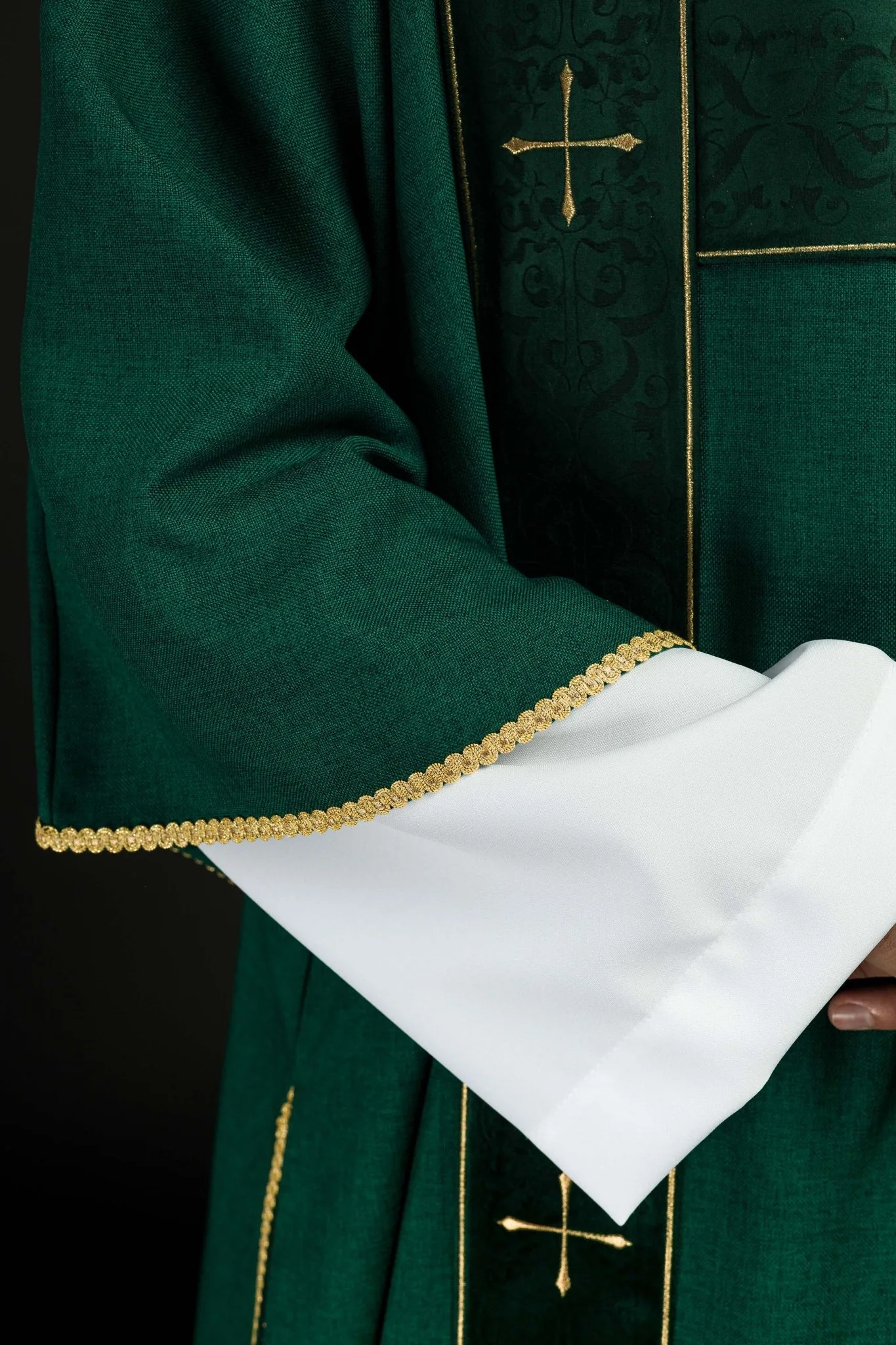 Green dalmatic with velvet bands and embroidered golden crosses - Image 5