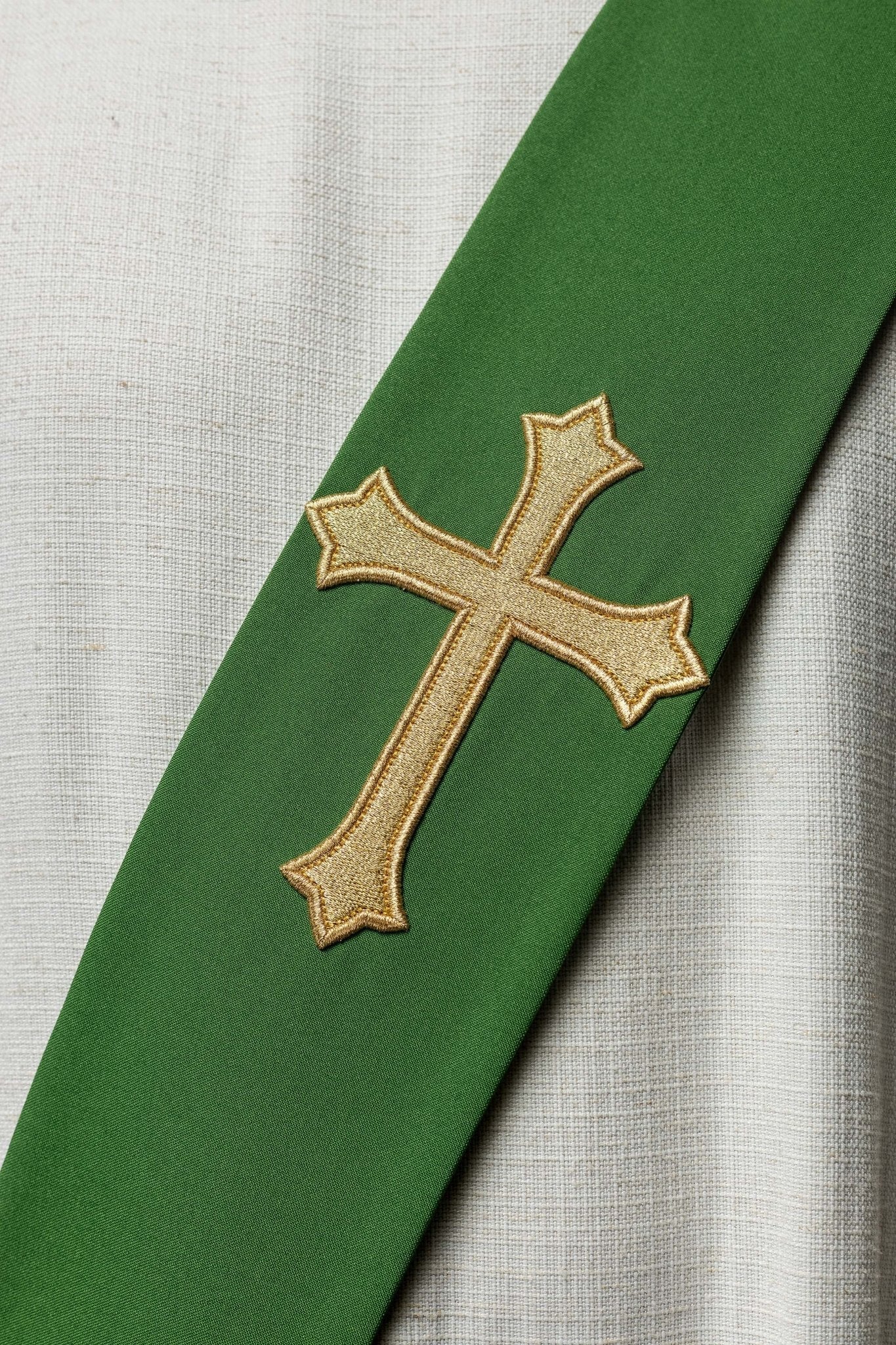 Green Deacon stole with IHS in ecru - Image 3