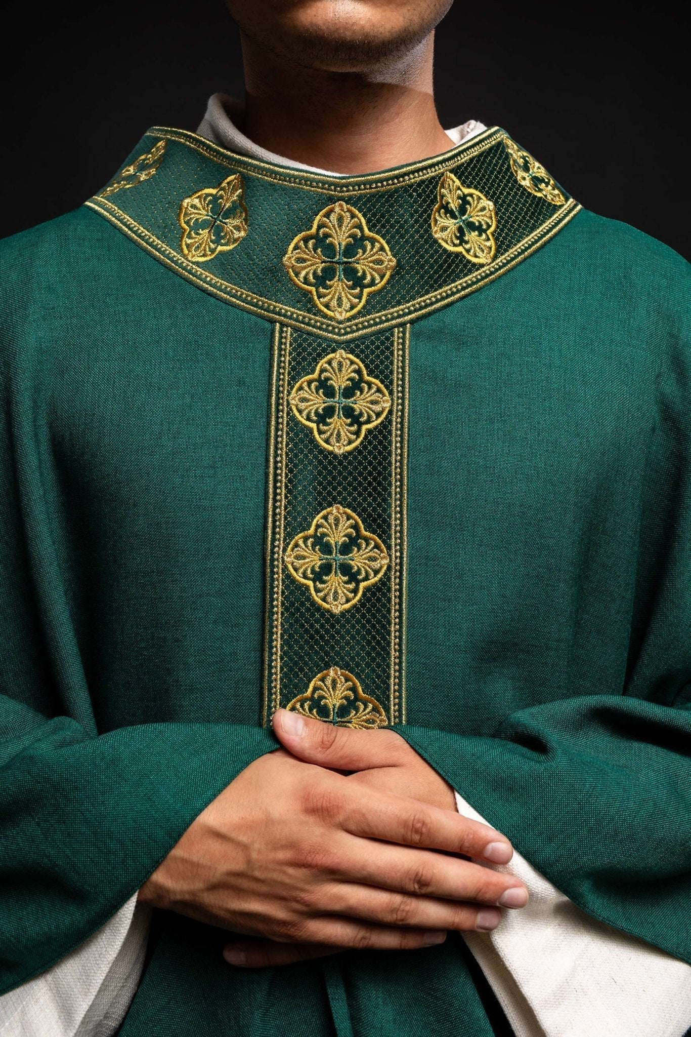 Green gothic chasuble with classic narrow orphrey - Image 3