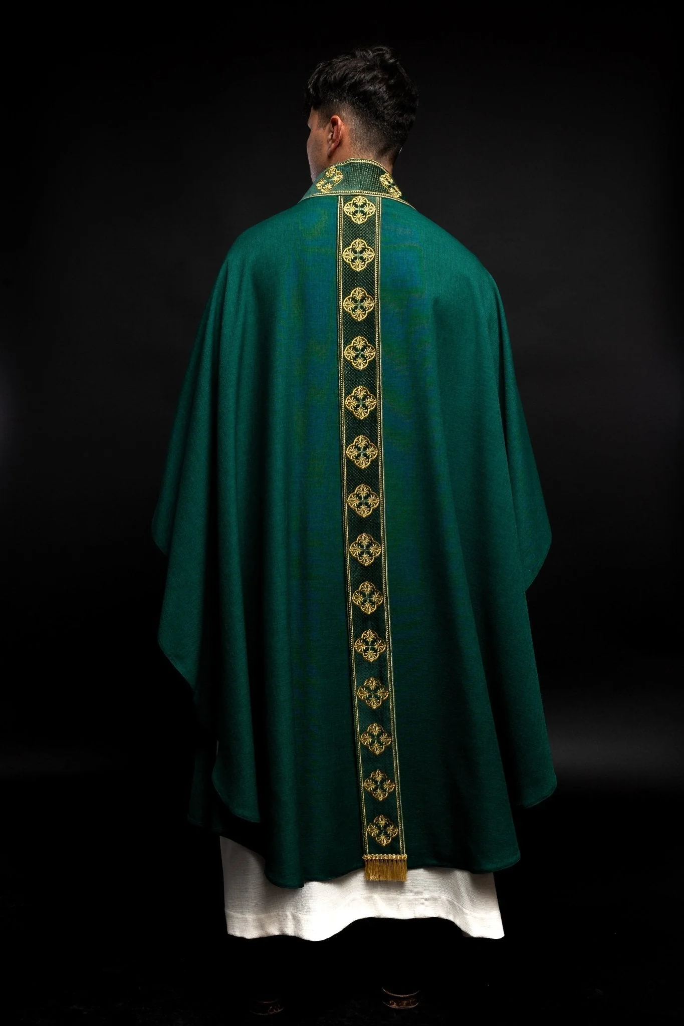 Green gothic chasuble with classic narrow orphrey - Image 4