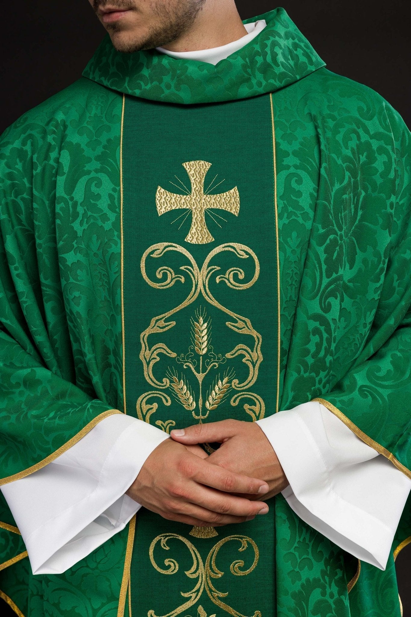 Green liturgical chasuble decorated with an embroidered belt - Image 3