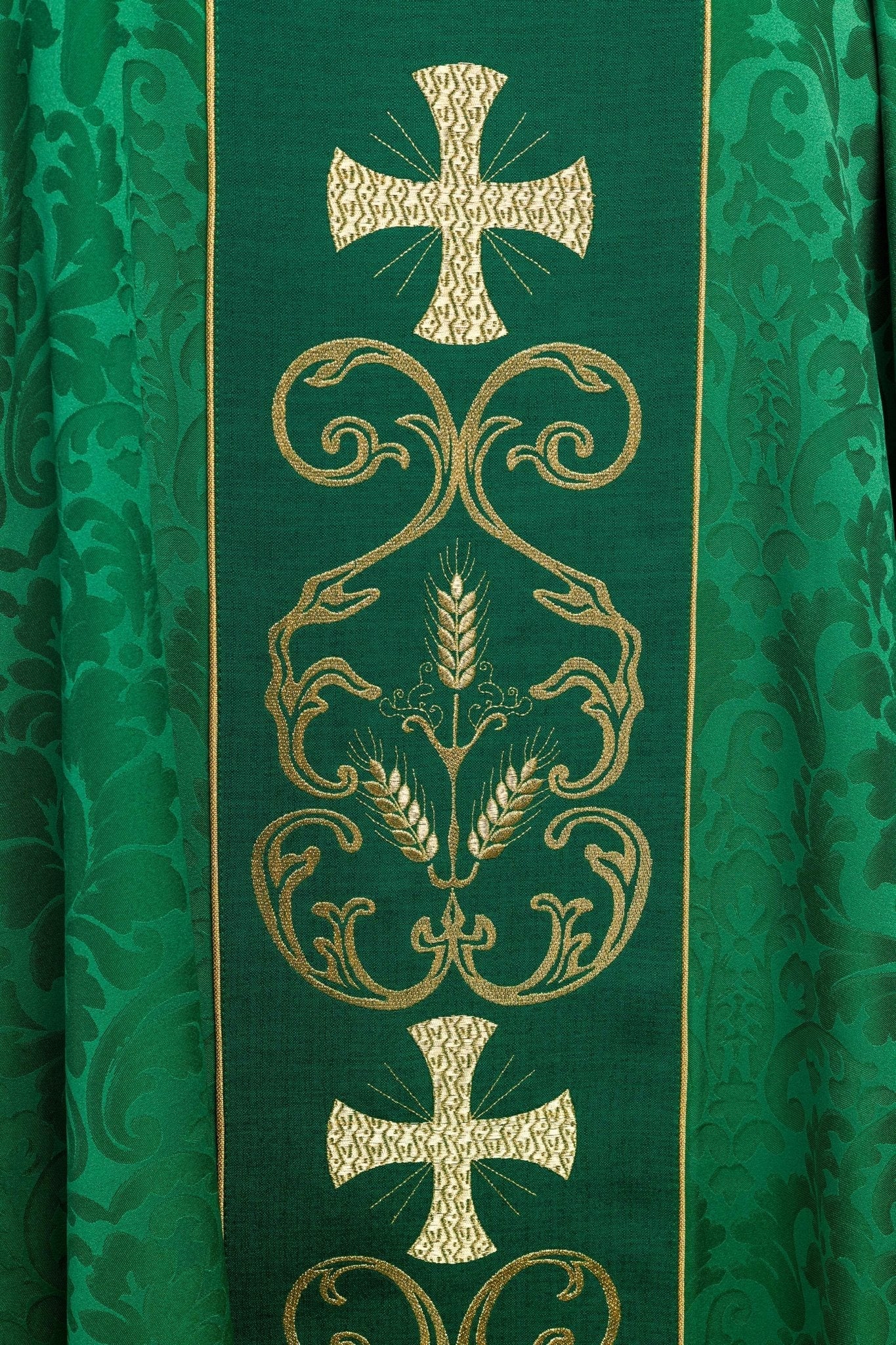 Green liturgical chasuble decorated with an embroidered belt - Image 4