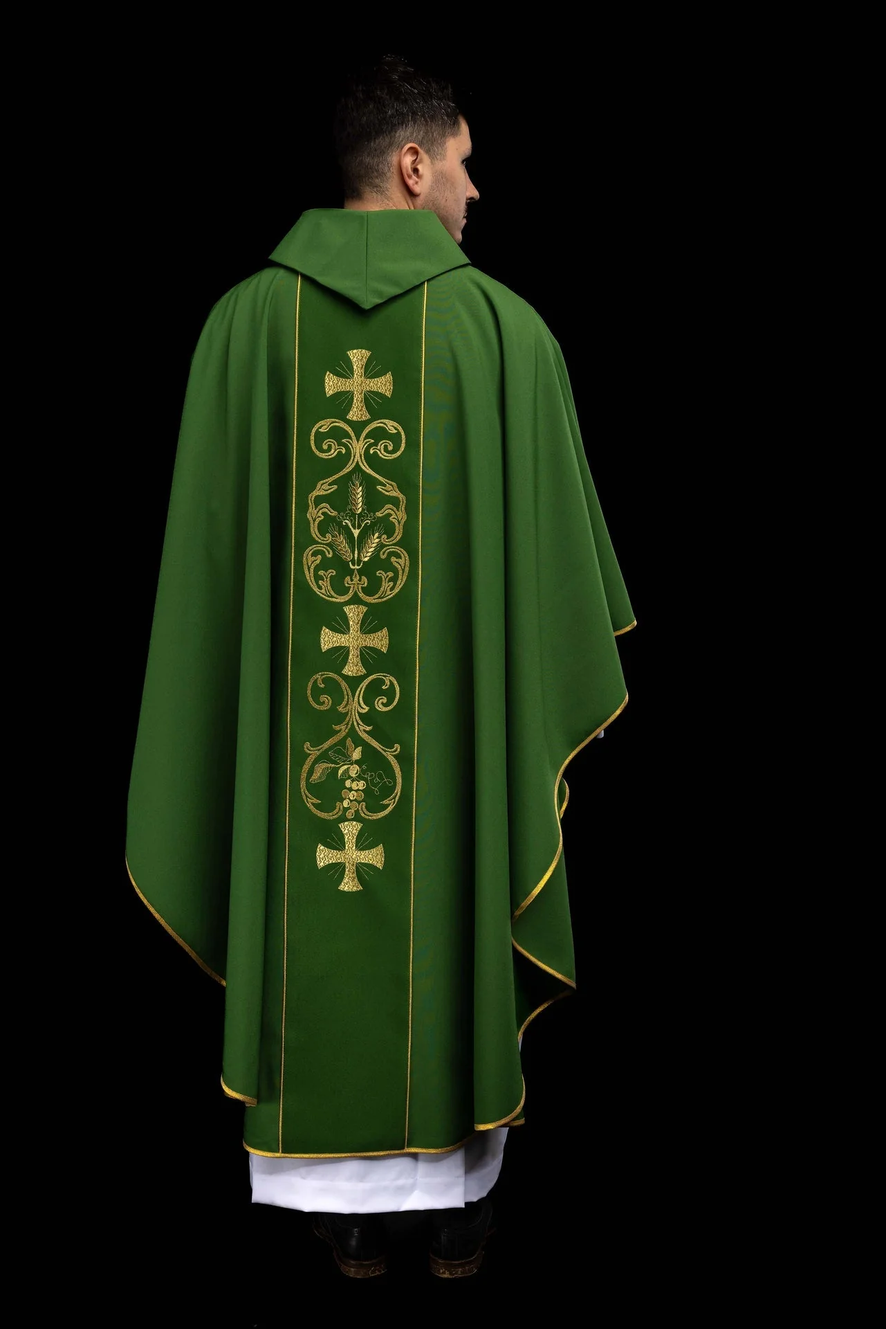 Green liturgical chasuble decorated with an embroidered central panel - Image 8