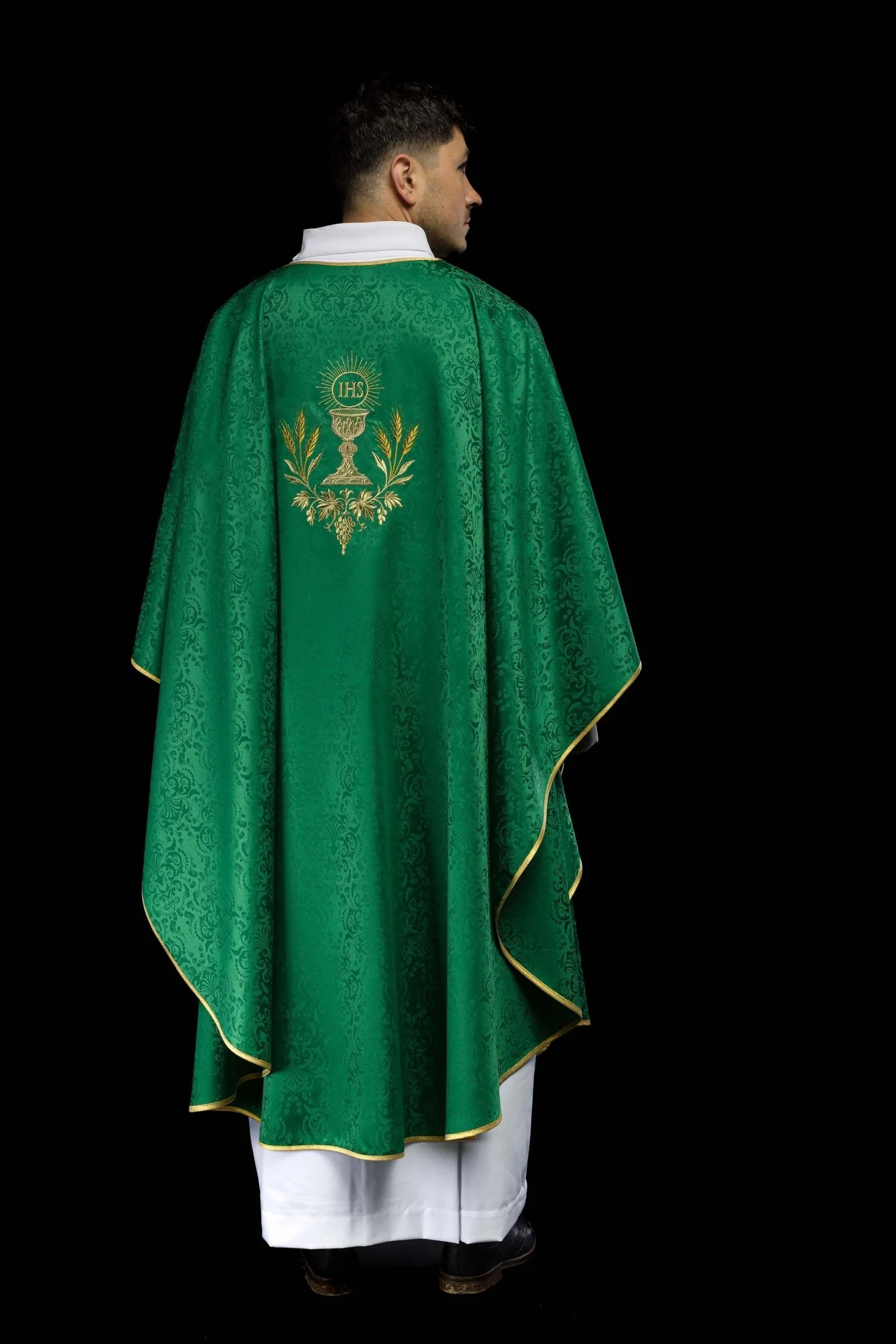 Green liturgical chasuble with embroidered chalice and host on jacquard fabric - Image 7