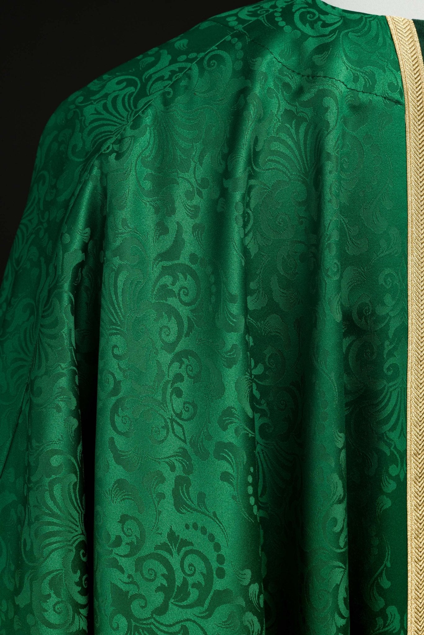 Green liturgical chasuble with stole and cross embroidery on jacquard fabric - Image 5