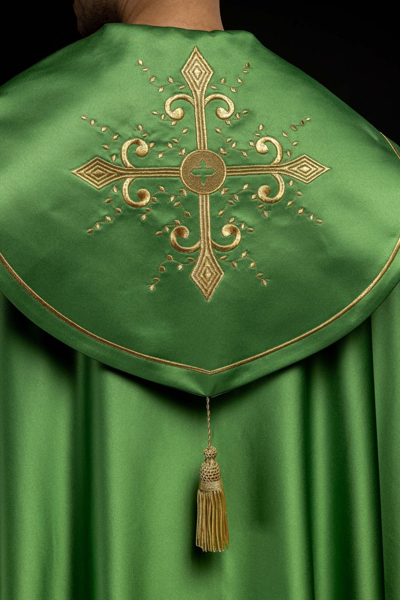 Green liturgical cope with embroidered crosses - Image 5