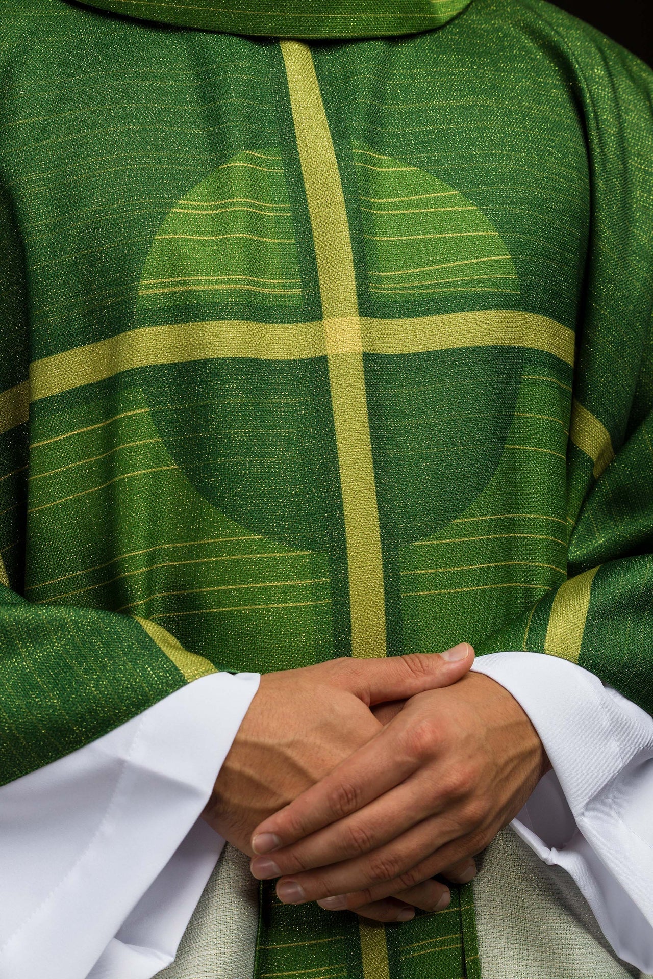 Green printed chasuble with cross motif - Image 3