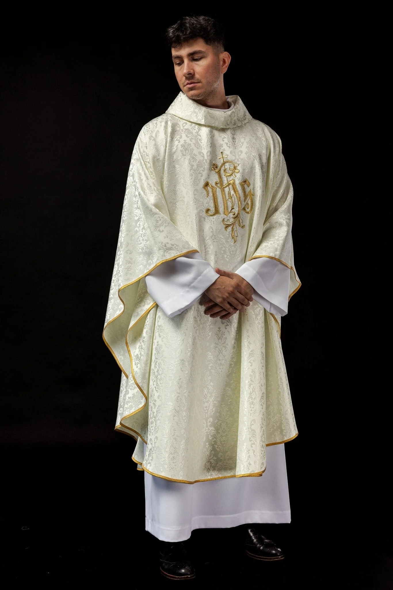 Ivory chasuble made of ornamental texture with classic IHS - Image 7