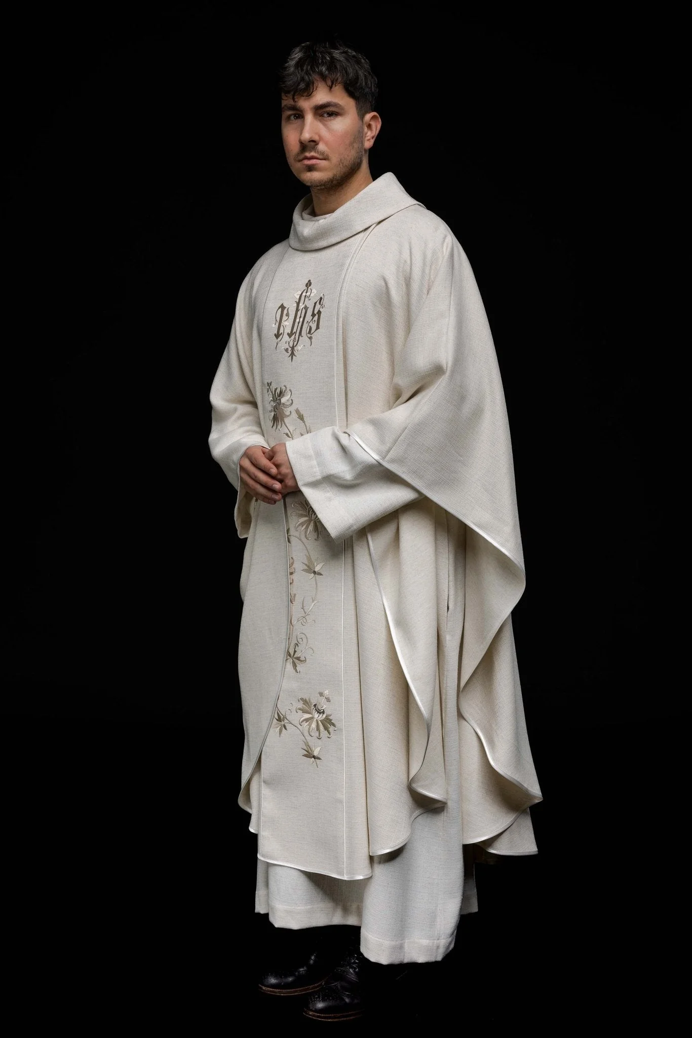 Ivory chasuble made of woven texture - Image 7