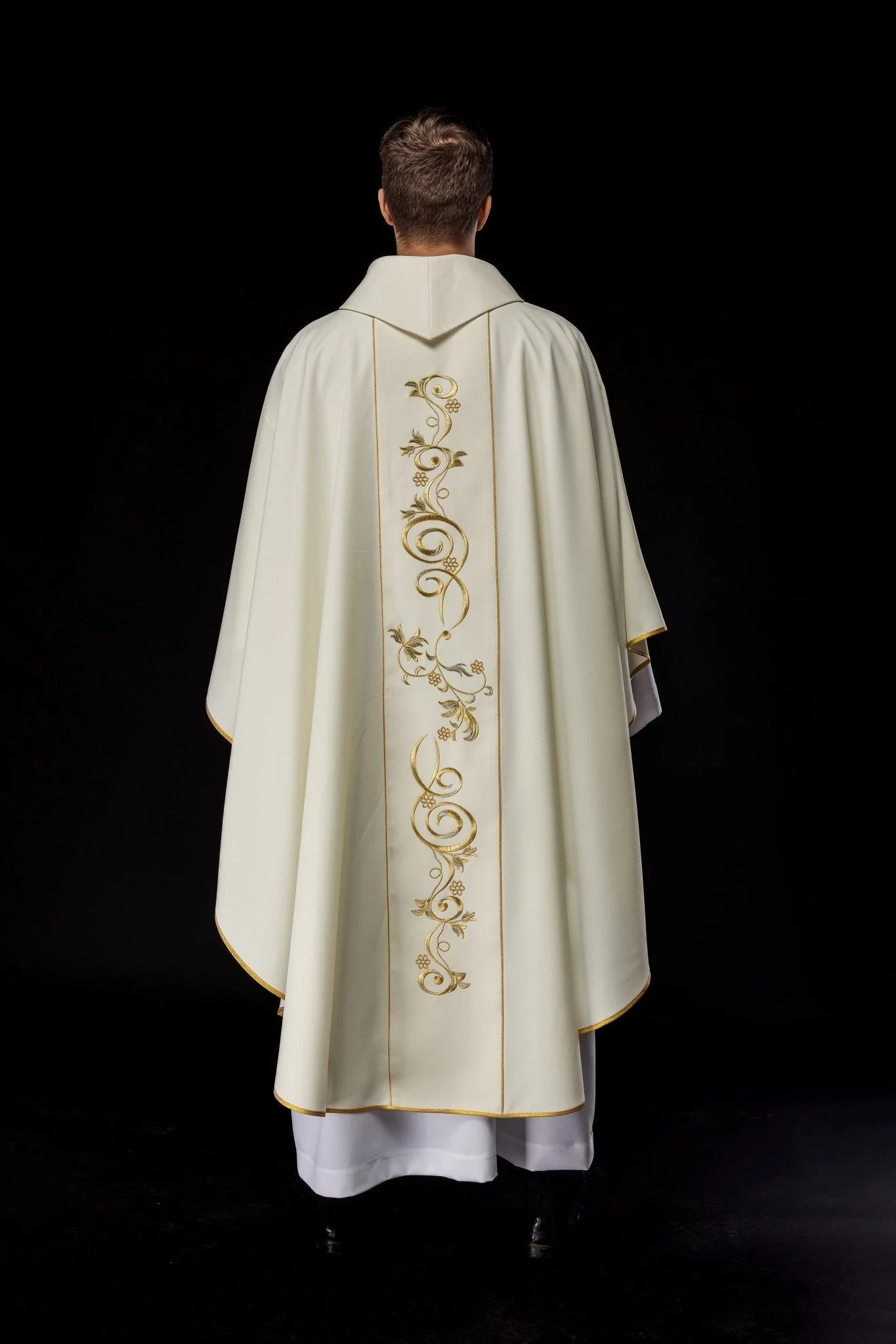Ivory chasuble with the image of Our Lady of Guadalupe - Image 7